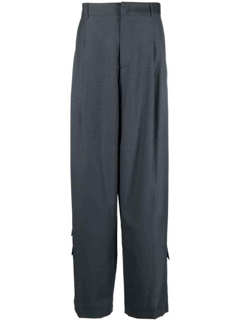 A BETTER MISTAKE Strike virgin wool trousers - Grey von A BETTER MISTAKE