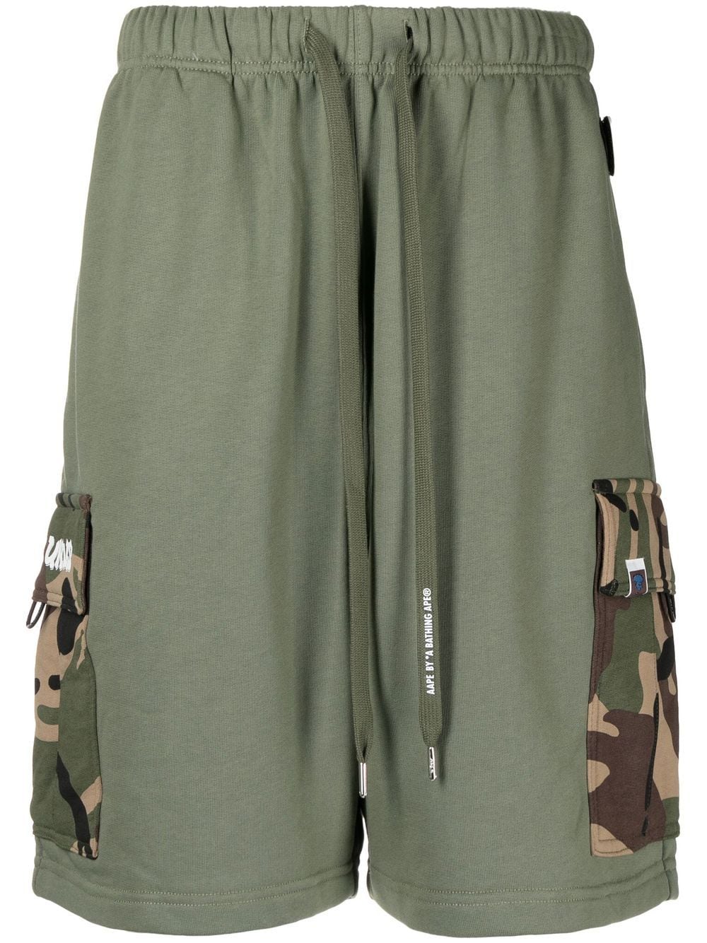 AAPE BY *A BATHING APE® Ape Head camouflage cargo shorts - Green von AAPE BY *A BATHING APE®