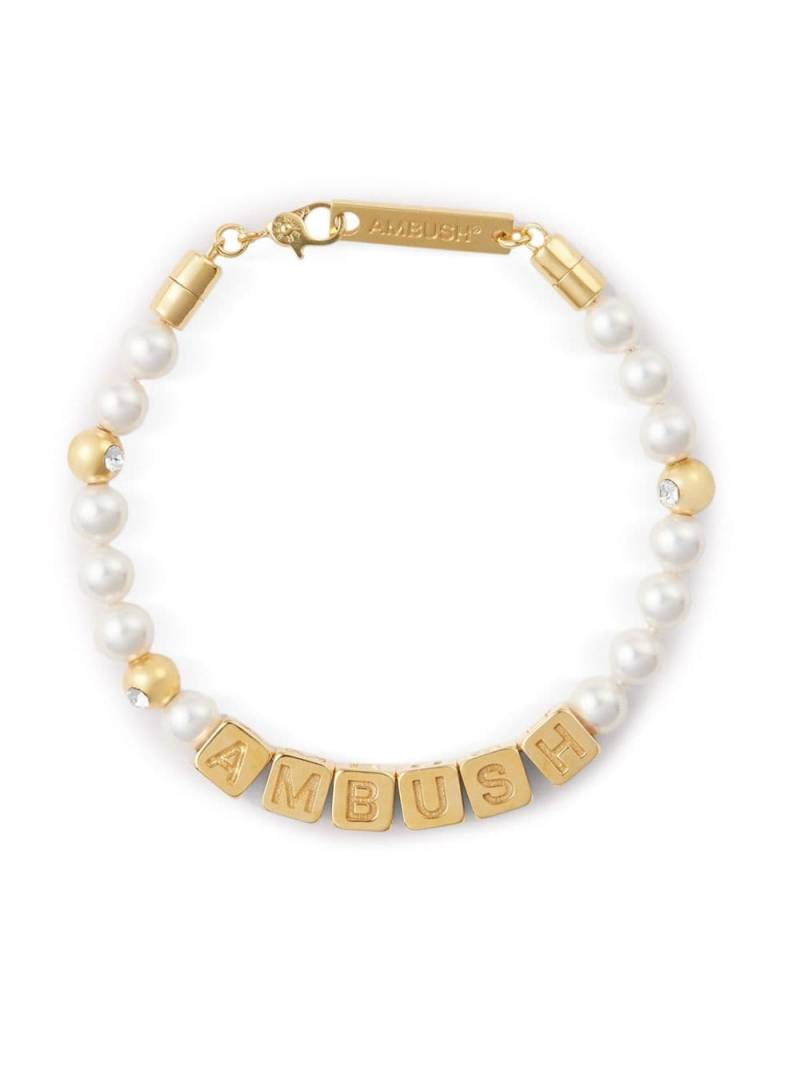 AMBUSH Letterblock pearl-embellished bracelet - Gold von AMBUSH