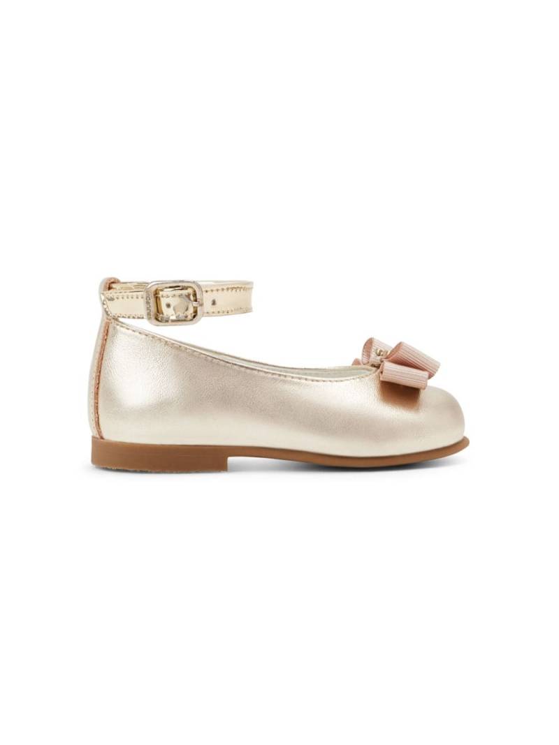 ANDANINES bow-detail metallic ballerina shoes - Gold von ANDANINES