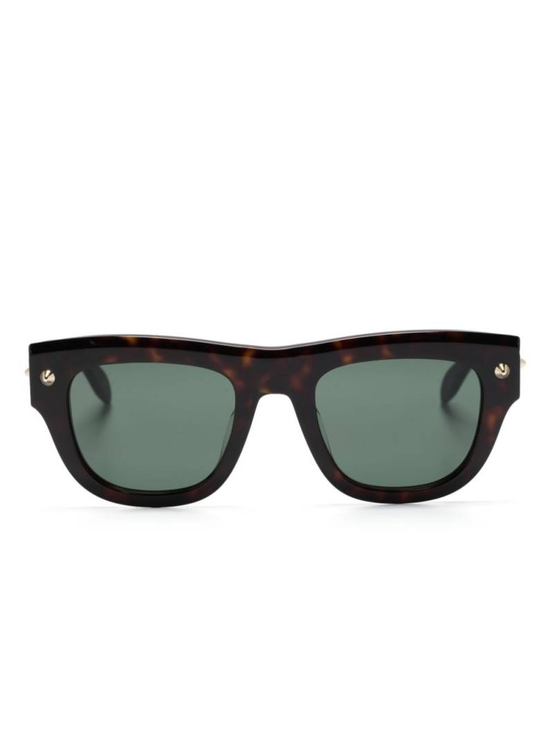 Alexander McQueen Eyewear stud-detailed tinted sunglasses - Brown von Alexander McQueen Eyewear