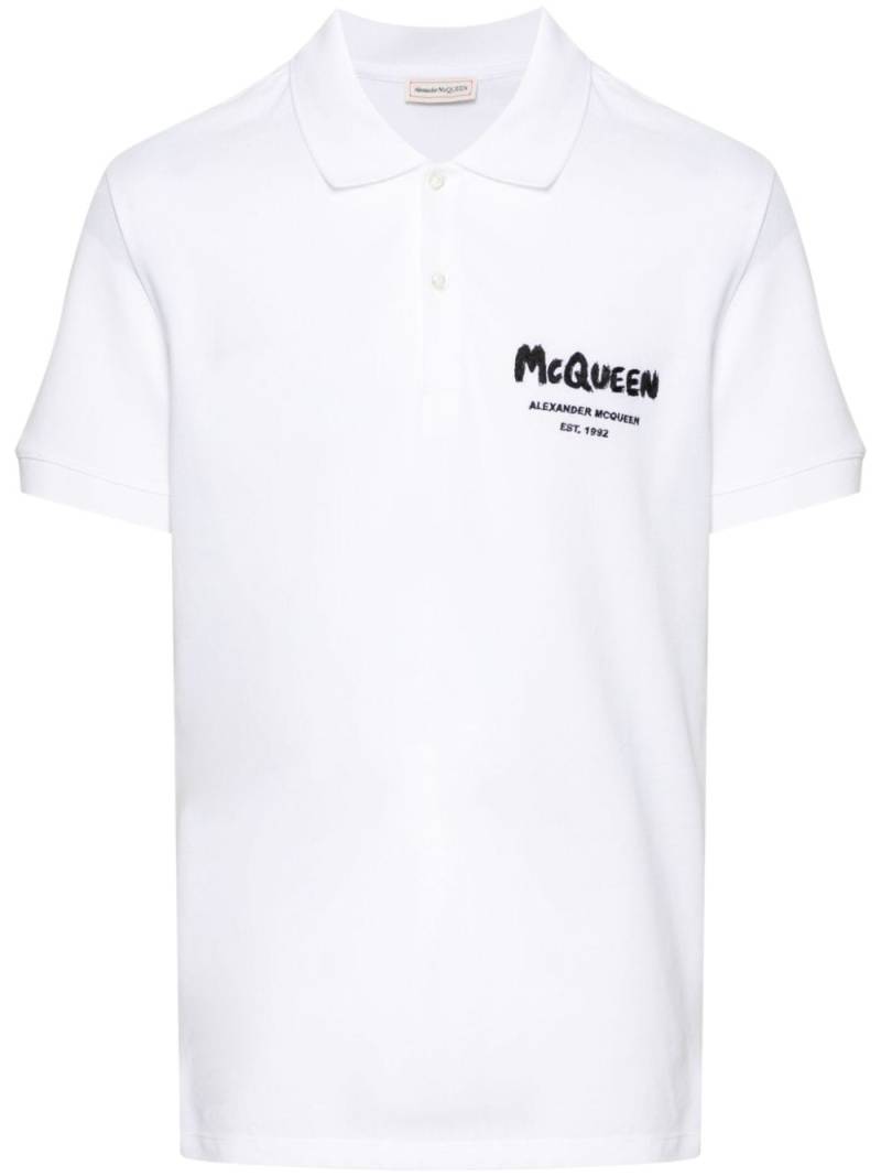 Alexander McQueen graffiti-logo polo shirt - White von Alexander McQueen