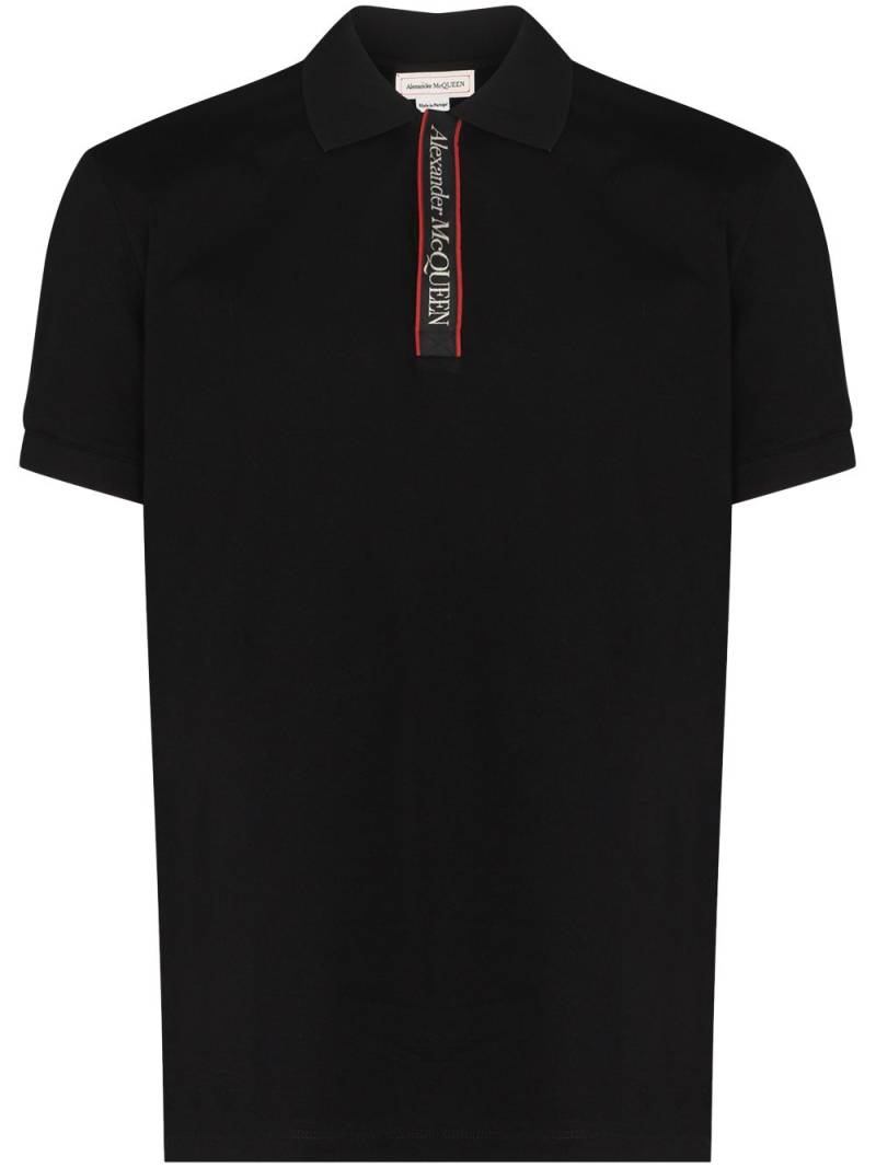 Alexander McQueen logo-tape short-sleeve polo shirt - Black von Alexander McQueen