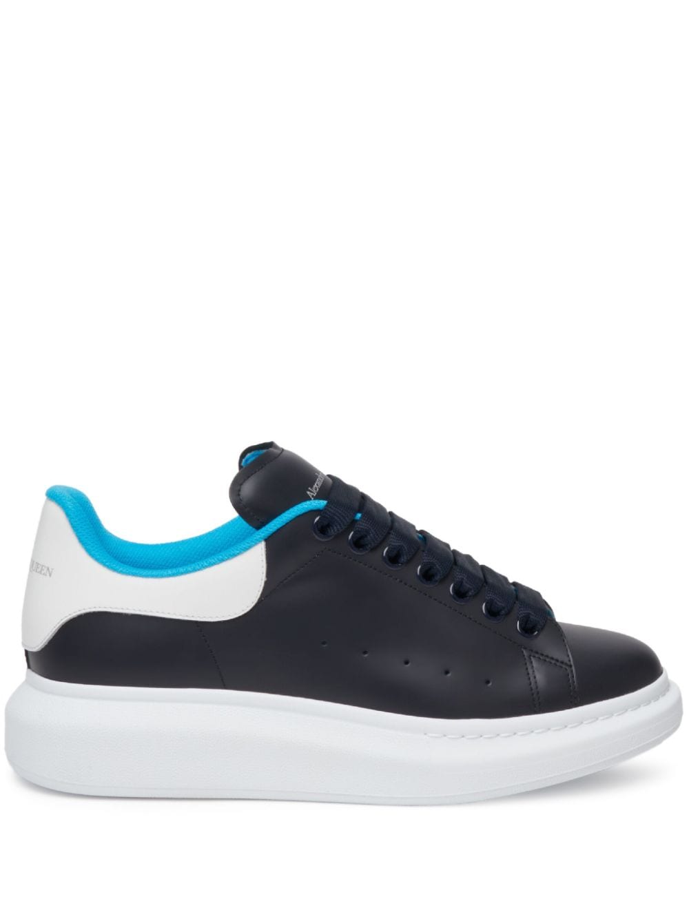 Alexander McQueen Oversized leather sneakers - Blue von Alexander McQueen