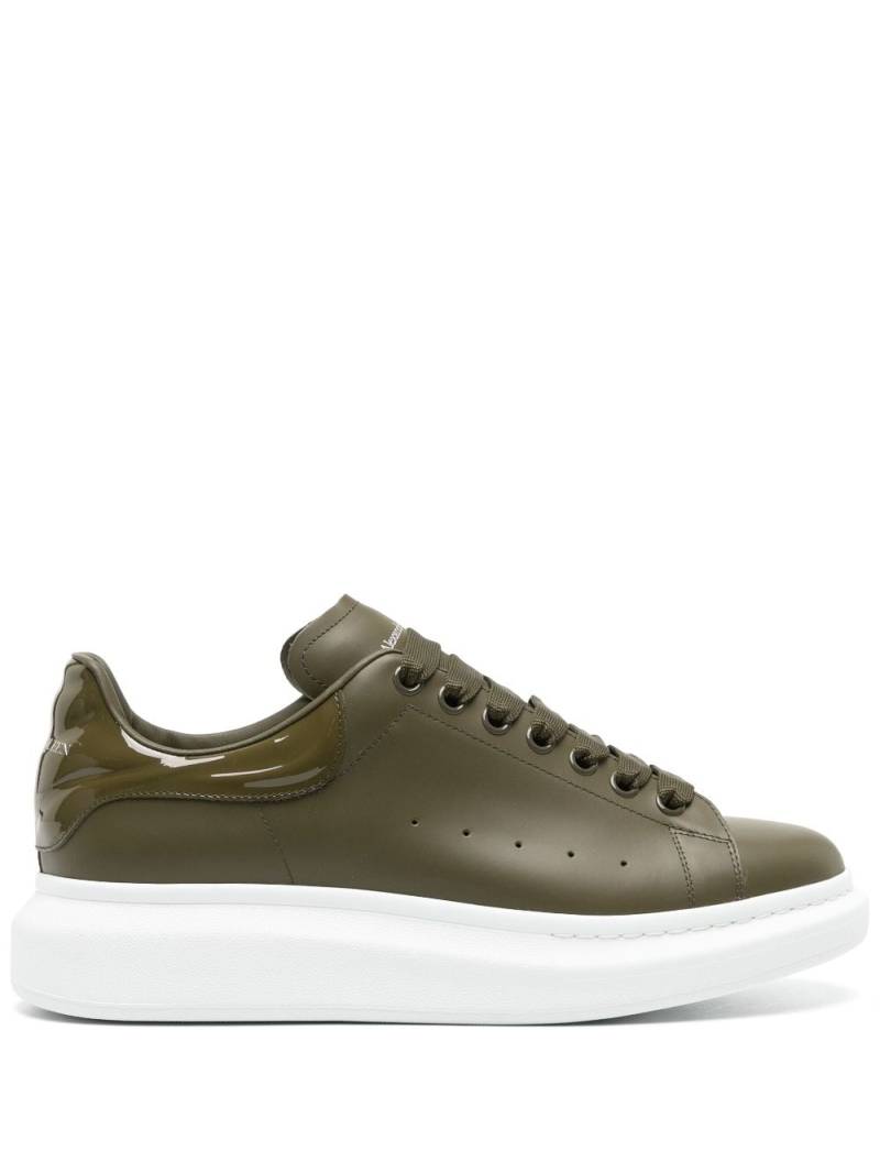 Alexander McQueen Oversized leather sneakers - Green von Alexander McQueen