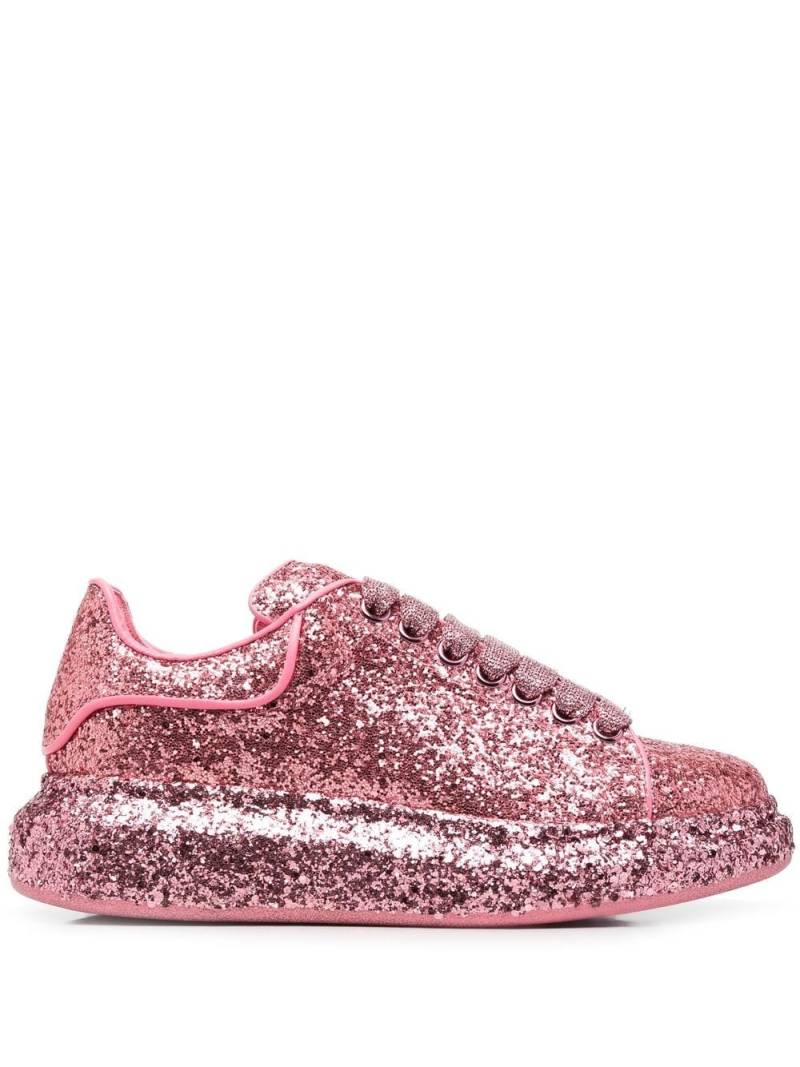 Alexander McQueen Oversized low-top sneakers - Pink von Alexander McQueen