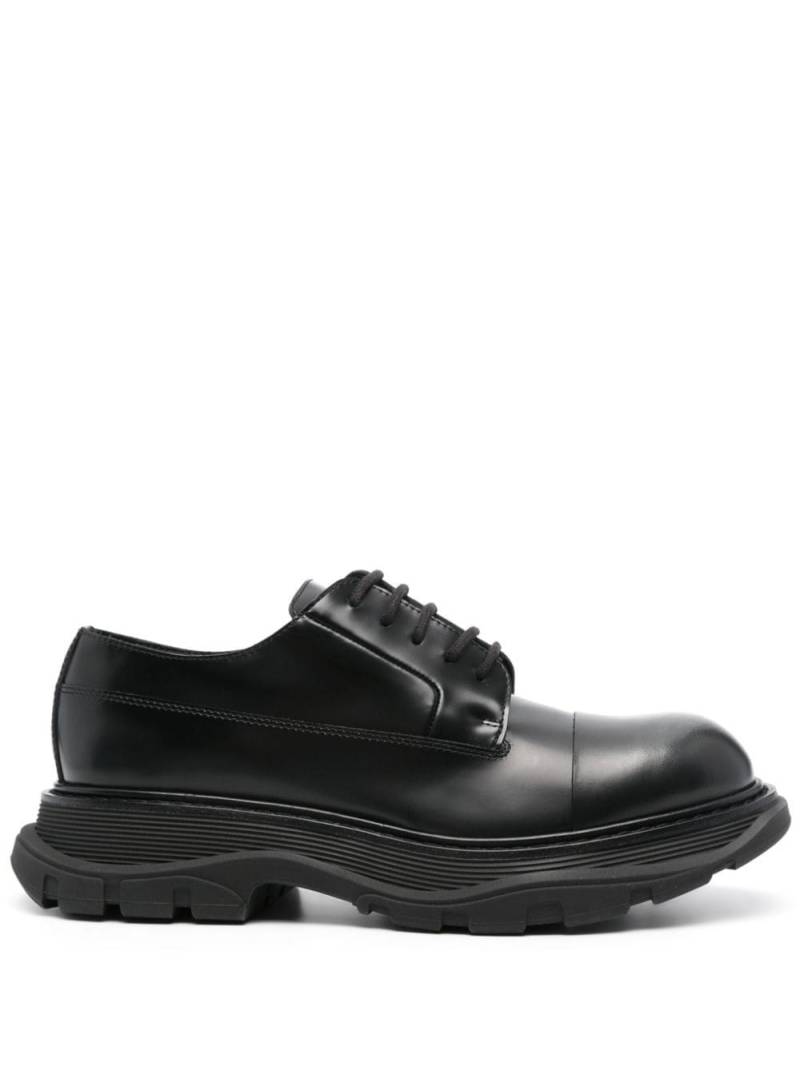 Alexander McQueen Tread leather Derby shoes - Black von Alexander McQueen