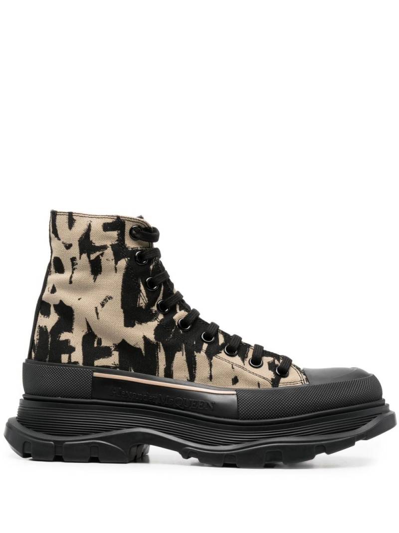 Alexander McQueen Graffiti Tread canvas boots - Brown von Alexander McQueen