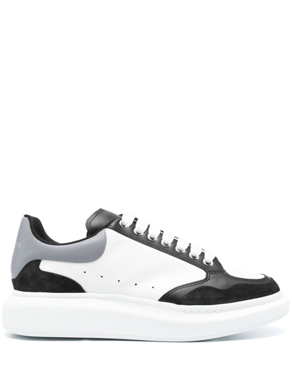 Alexander McQueen Oversized leather sneakers - White von Alexander McQueen