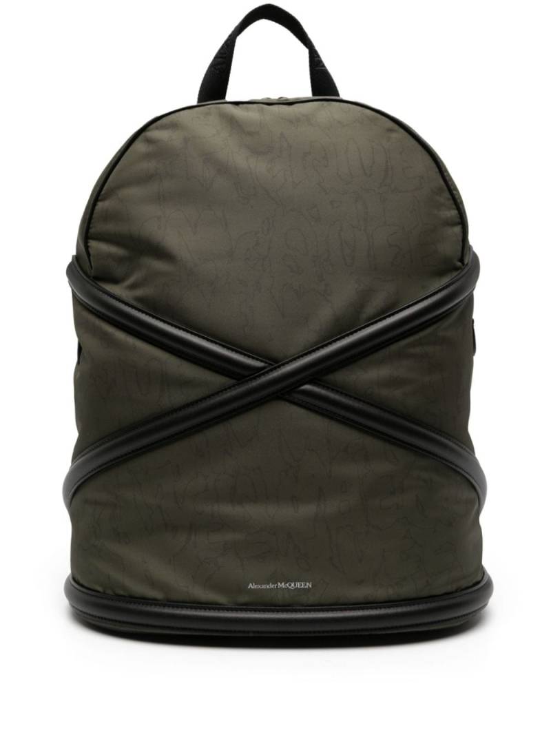 Alexander McQueen crossover-straps logo-print backpack - Green von Alexander McQueen