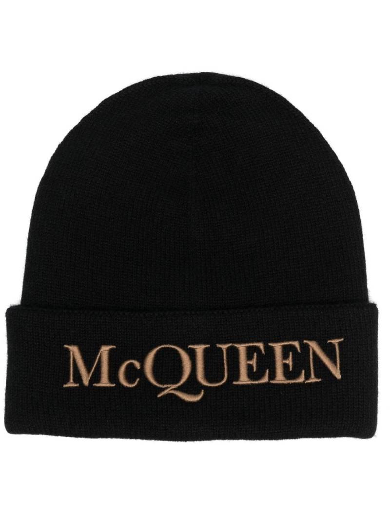 Alexander McQueen embroidered-logo ribbed beanie - Black von Alexander McQueen