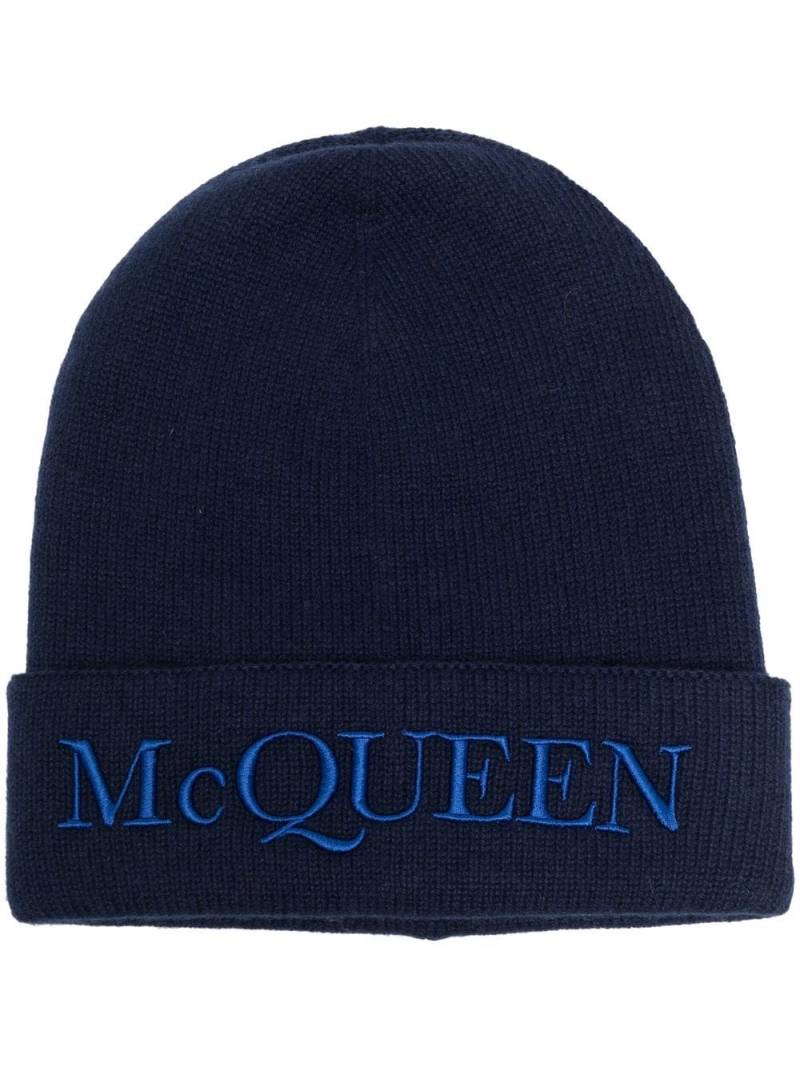 Alexander McQueen logo-embroidered cashmere beanie - Blue von Alexander McQueen