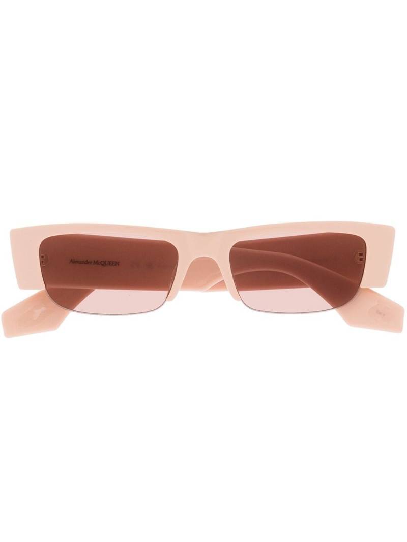 Alexander McQueen logo-print detail sunglasses - Pink von Alexander McQueen