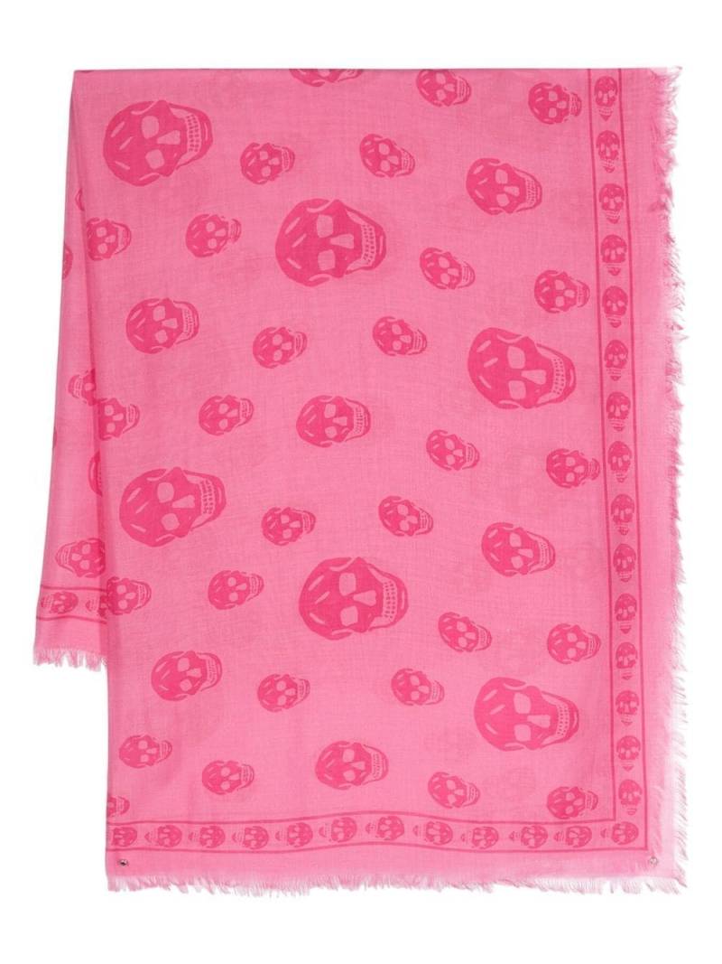 Alexander McQueen skull-print frayed scarf - Pink von Alexander McQueen