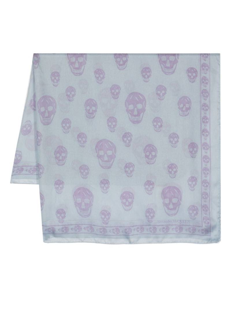 Alexander McQueen skull-print silk scarf - Blue von Alexander McQueen