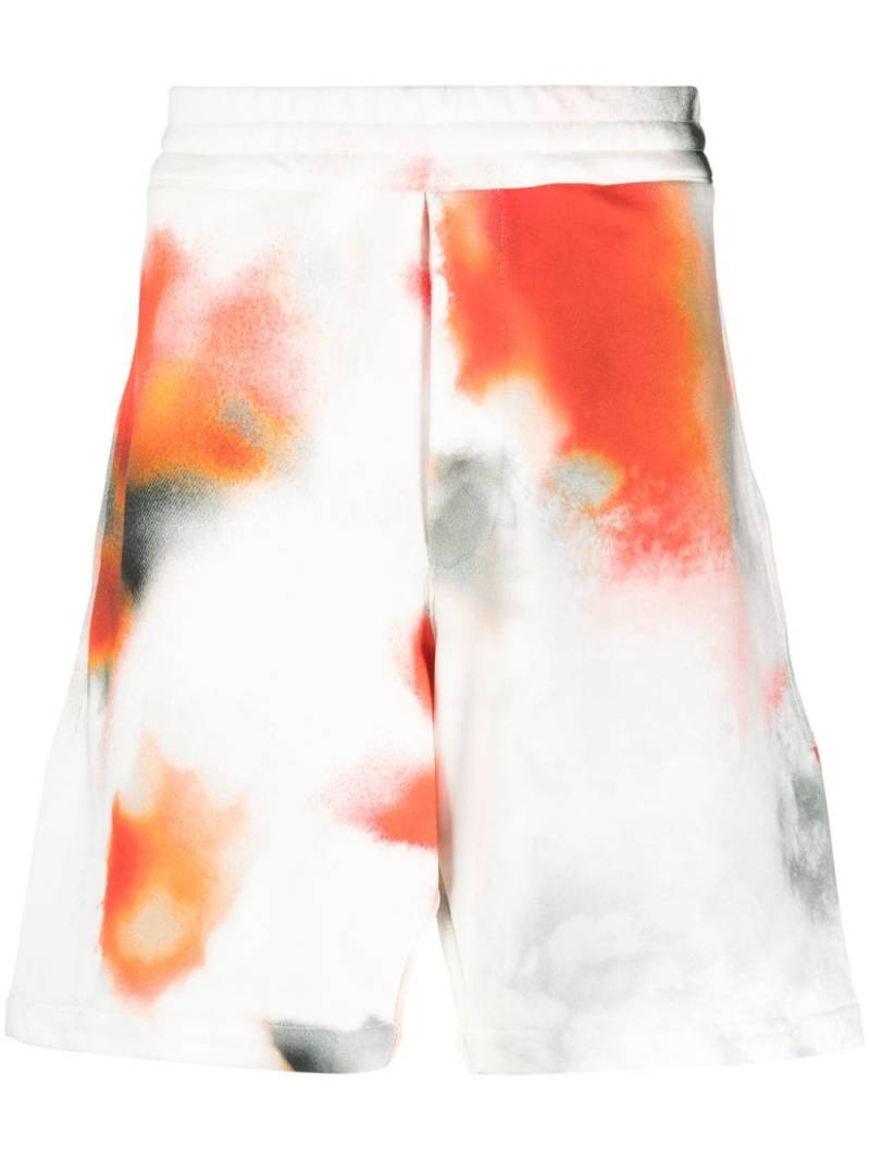 Alexander McQueen tie-dye bermuda shorts - White von Alexander McQueen