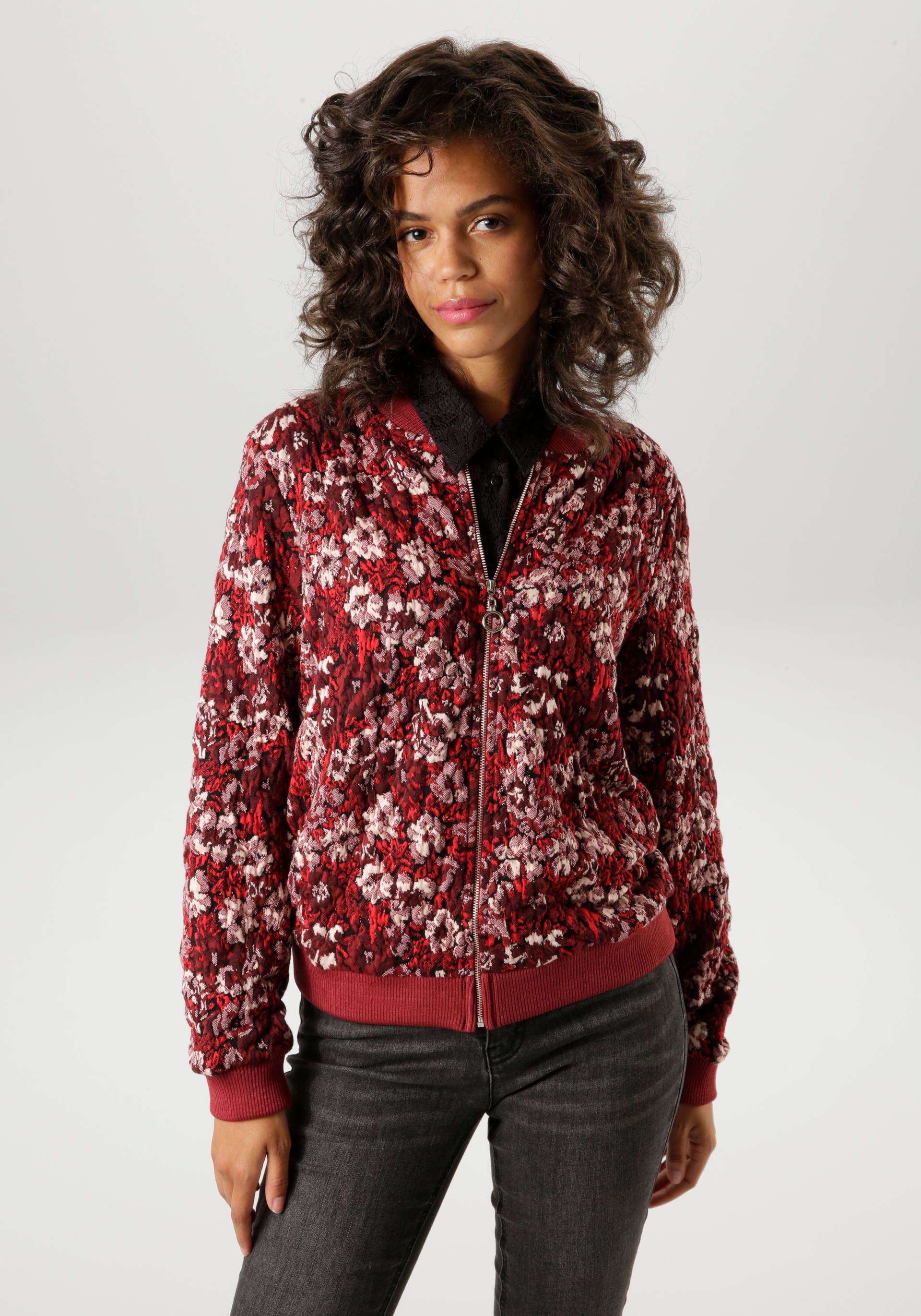 Aniston CASUAL Blouson, mit kunstvollem Blumenmuster - jedes Teil ein Unikat Aniston CASUAL Blouson, mit kunstvollem Blumenmuster - jedes Teil ein Unikat von Aniston CASUAL