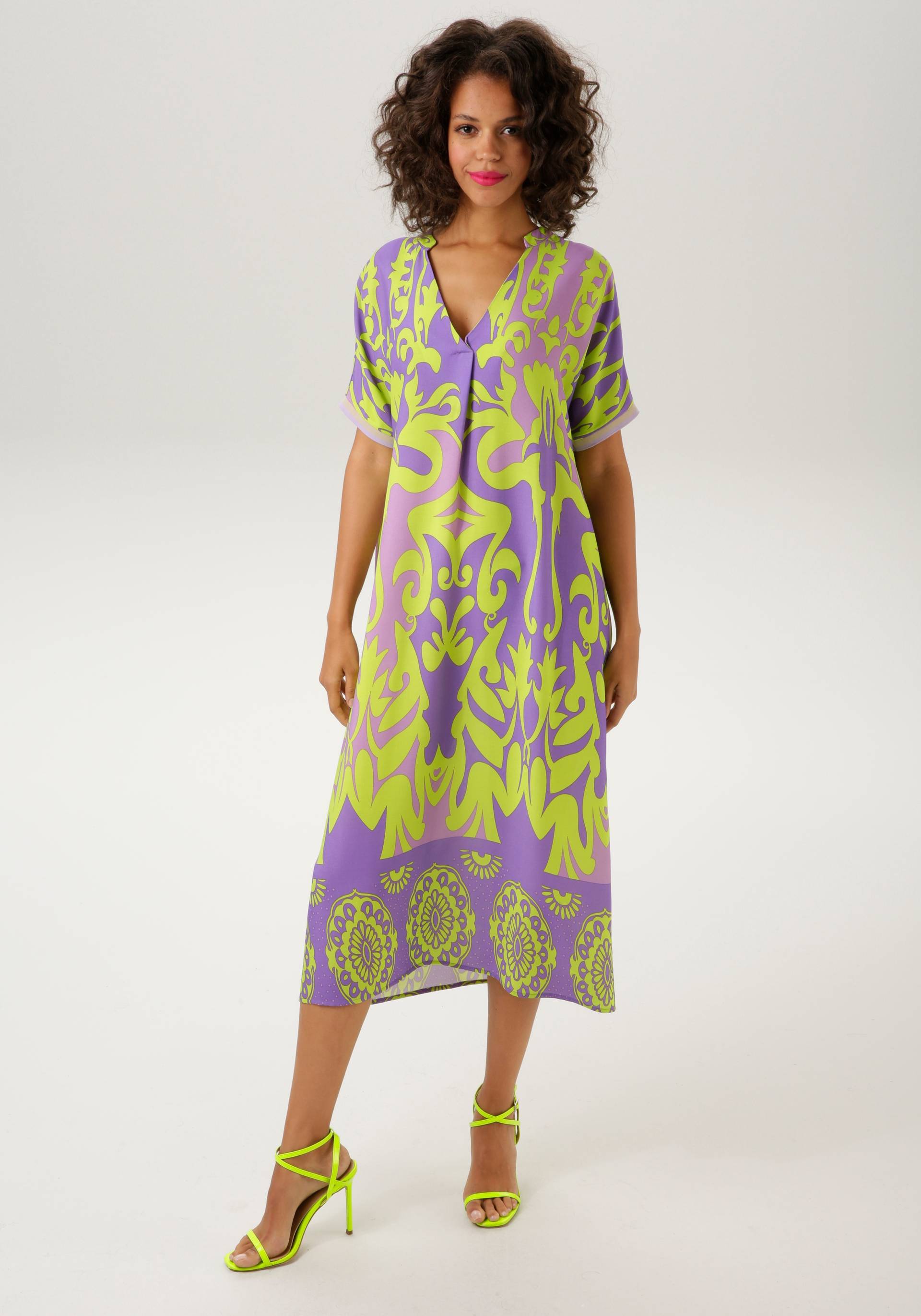 Aniston CASUAL Blusenkleid, mit graphischem Druck und Bordüre am Saum Aniston CASUAL Blusenkleid, mit graphischem Druck und Bordüre am Saum von Aniston CASUAL