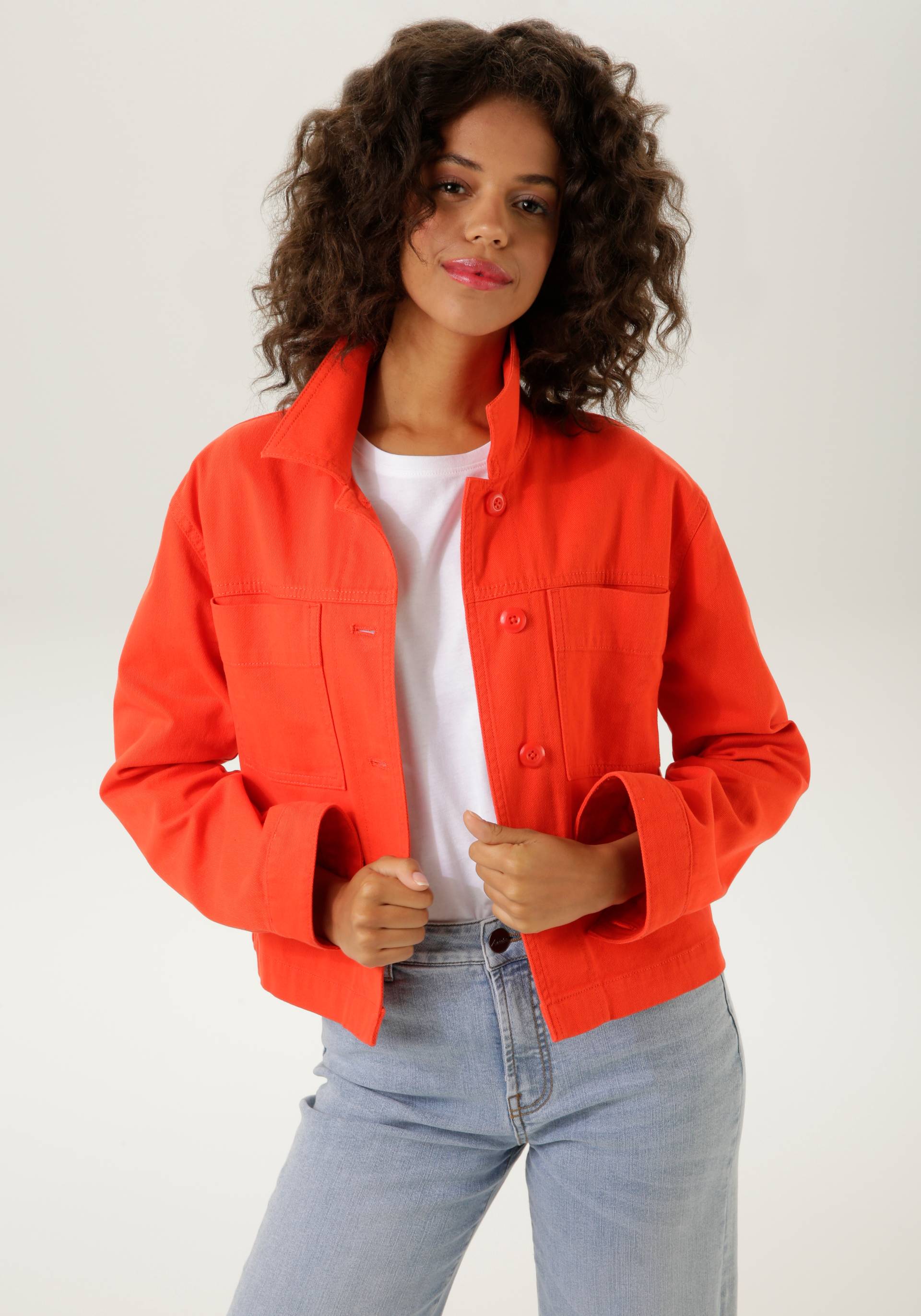 Aniston CASUAL Jeansjacke, mit tonigen Knöpfen zu schliessen Aniston CASUAL Jeansjacke, mit tonigen Knöpfen zu schliessen von Aniston CASUAL