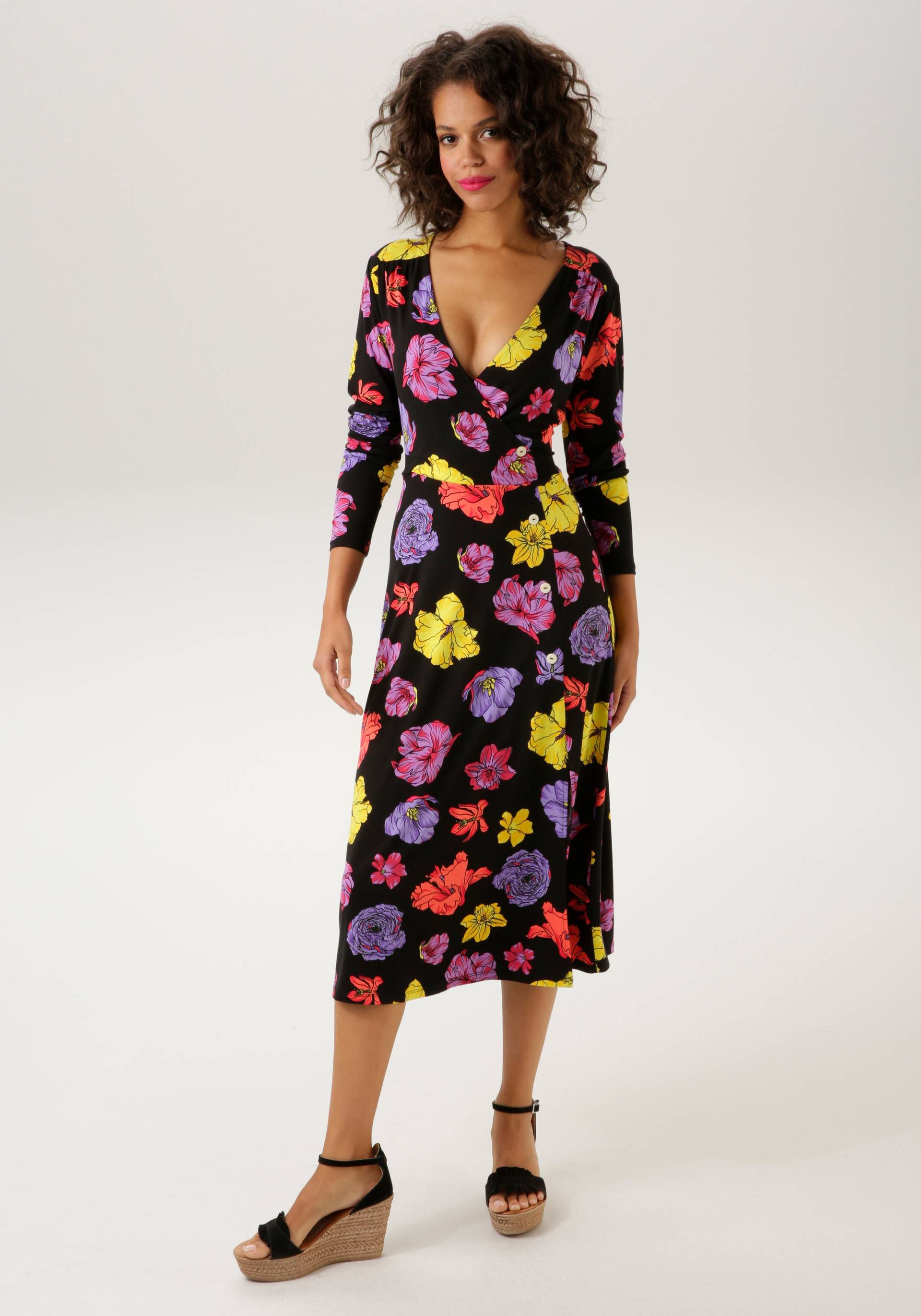 Aniston CASUAL Jerseykleid, mit farbenfrohen Blüten bedruckt Aniston CASUAL Jerseykleid, mit farbenfrohen Blüten bedruckt von Aniston CASUAL