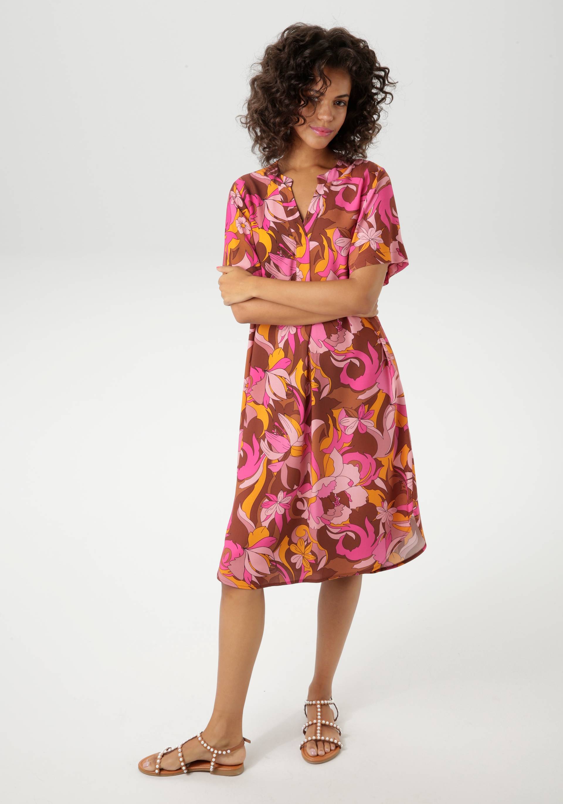 Aniston CASUAL Sommerkleid, mit extravagantem, grafischen Blumendruck - NEUE KOLLEKTION Aniston CASUAL Sommerkleid, mit extravagantem, grafischen Blumendruck - NEUE KOLLEKTION von Aniston CASUAL