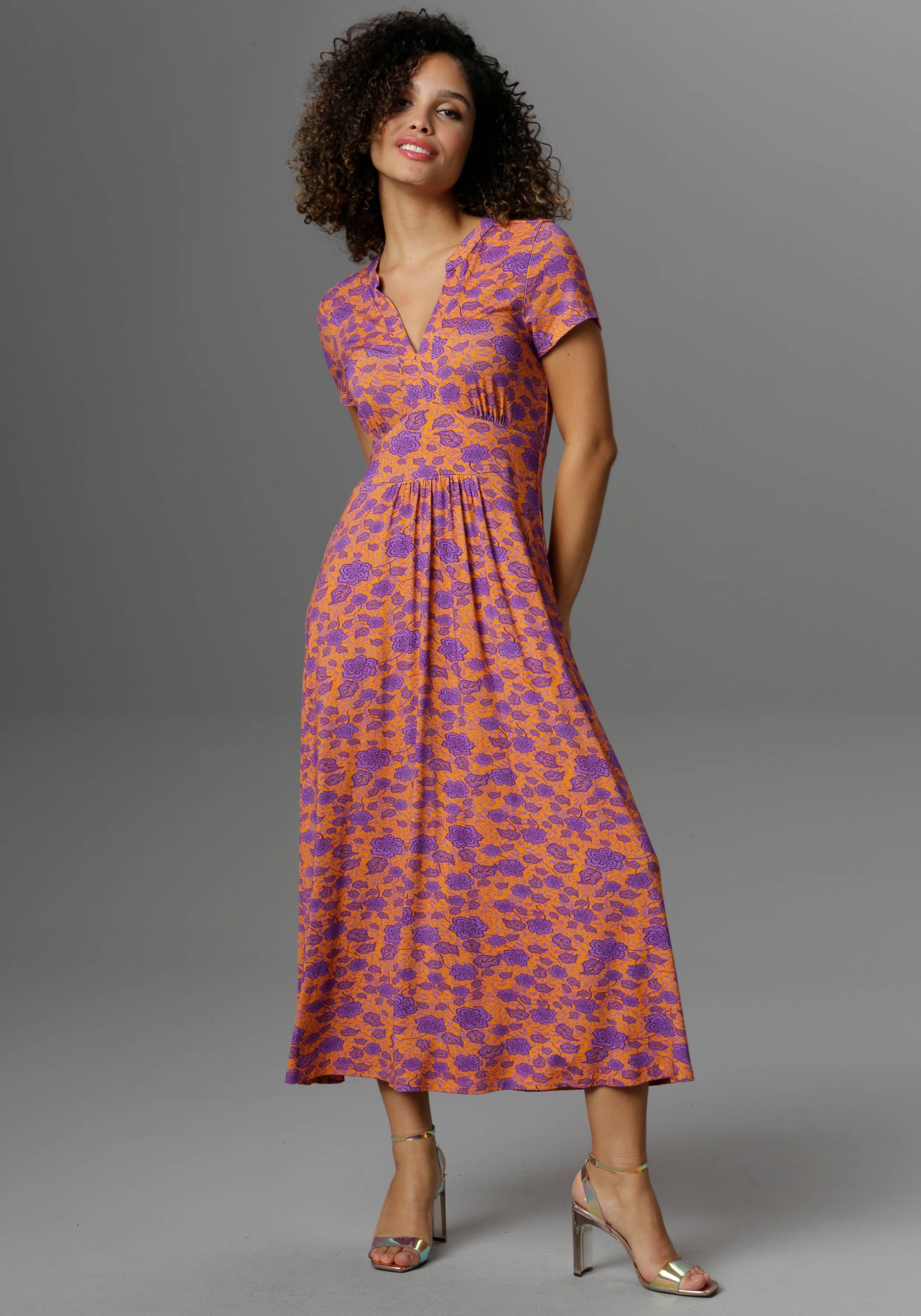 Aniston CASUAL Sommerkleid, mit topmodischem Blumendruck Aniston CASUAL Sommerkleid, mit topmodischem Blumendruck von Aniston CASUAL