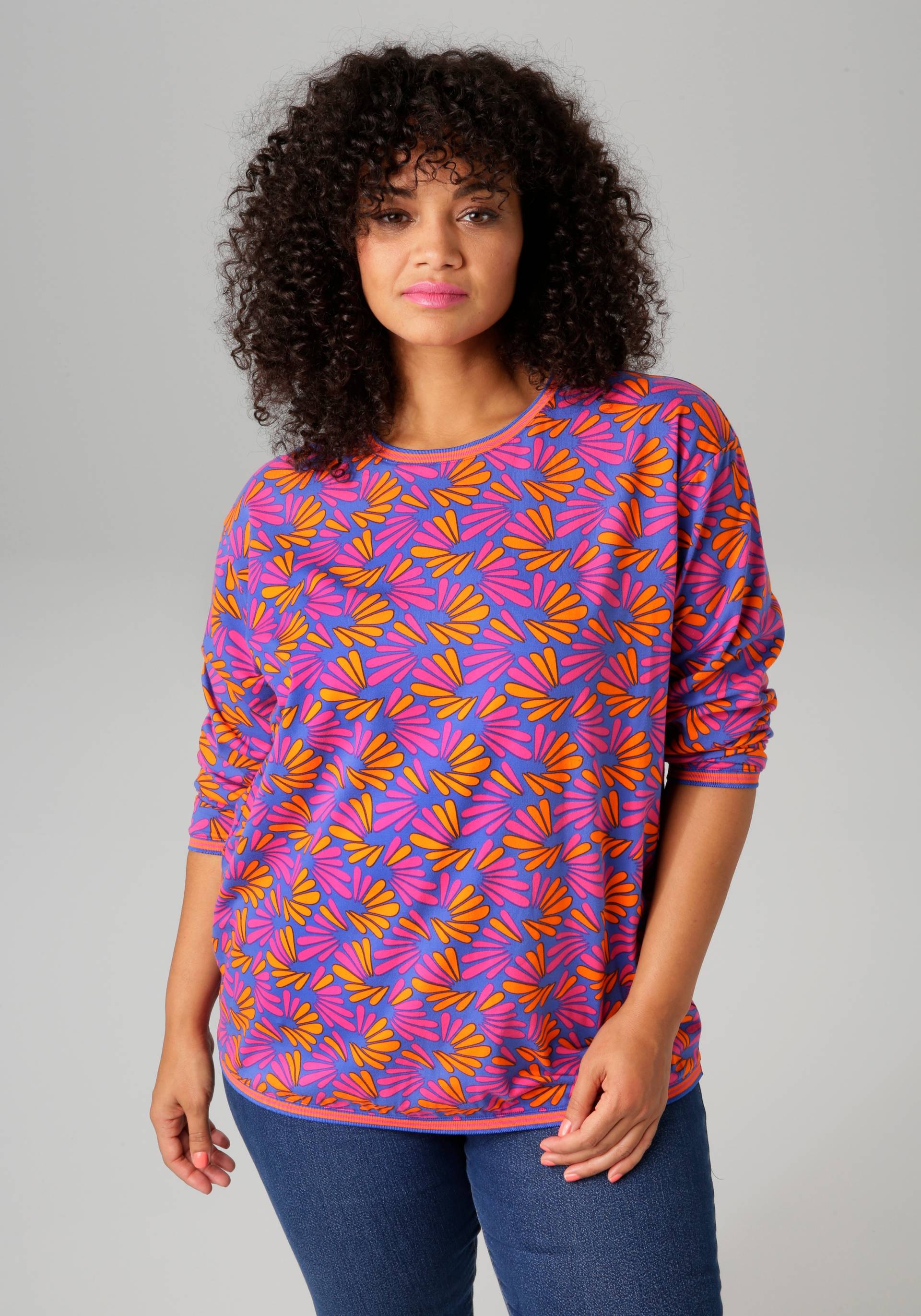 Aniston PLUS Sweatshirt, mit farbenfrohen, grafischen Druck - NEUE KOLLEKTION Aniston PLUS Sweatshirt, mit farbenfrohen, grafischen Druck - NEUE KOLLEKTION von Aniston PLUS