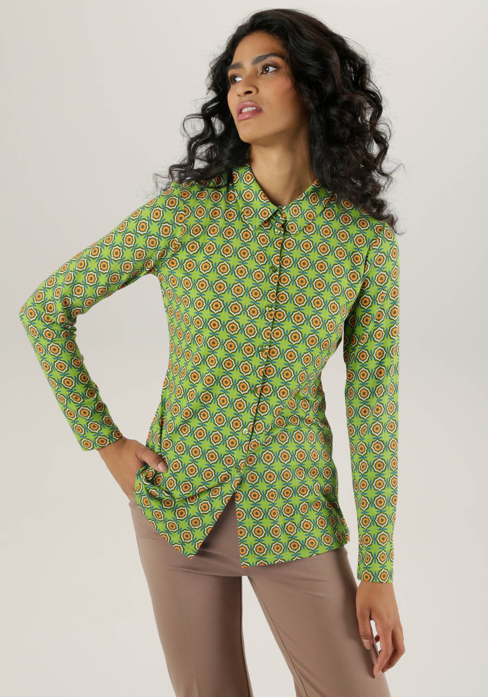 Aniston SELECTED Hemdbluse, mit Retro-Muster und leichter Taillierung Aniston SELECTED Hemdbluse, mit Retro-Muster und leichter Taillierung von Aniston SELECTED