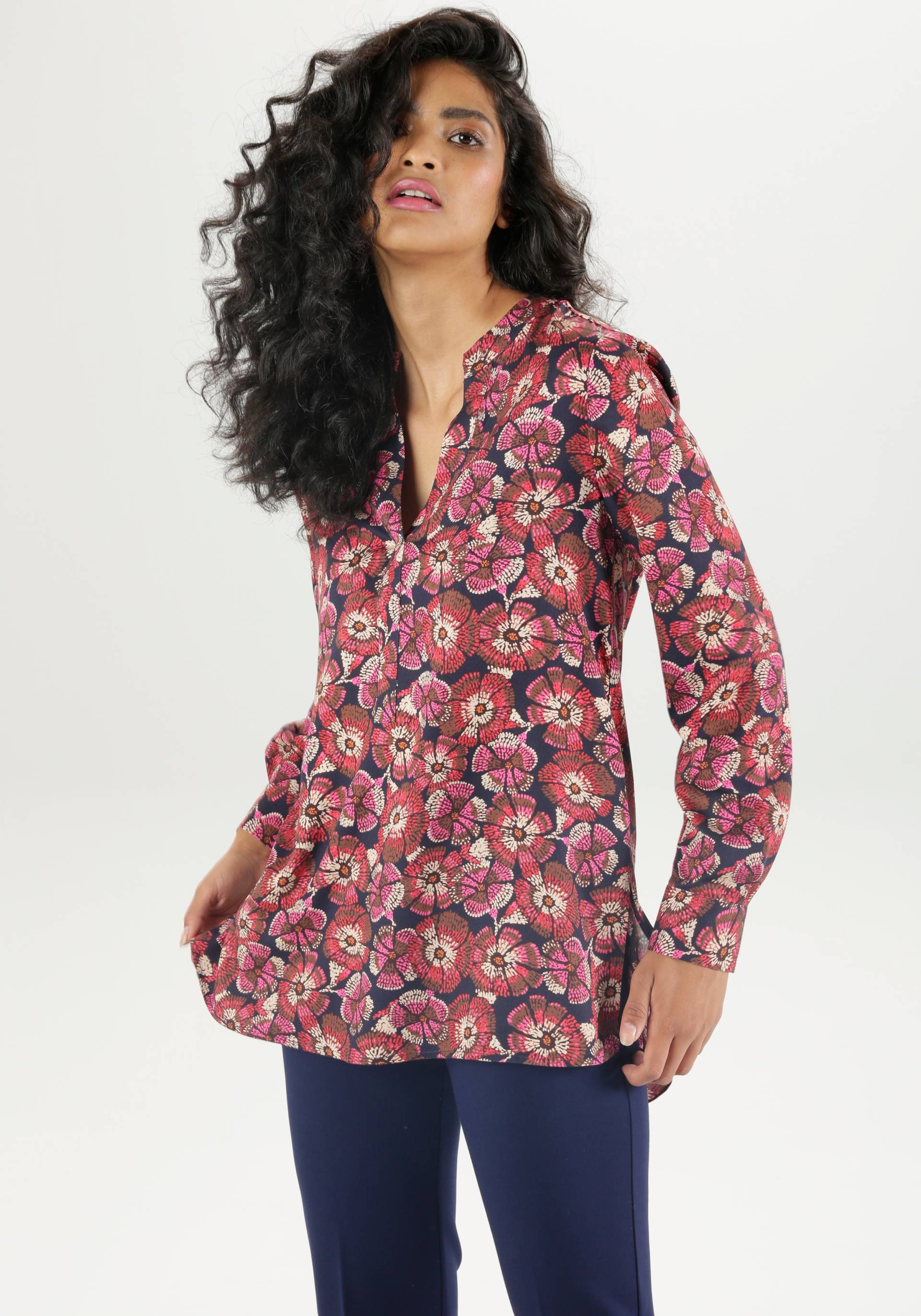 Aniston SELECTED Longbluse, hinten länger als vorne Aniston SELECTED Longbluse, hinten länger als vorne von Aniston SELECTED