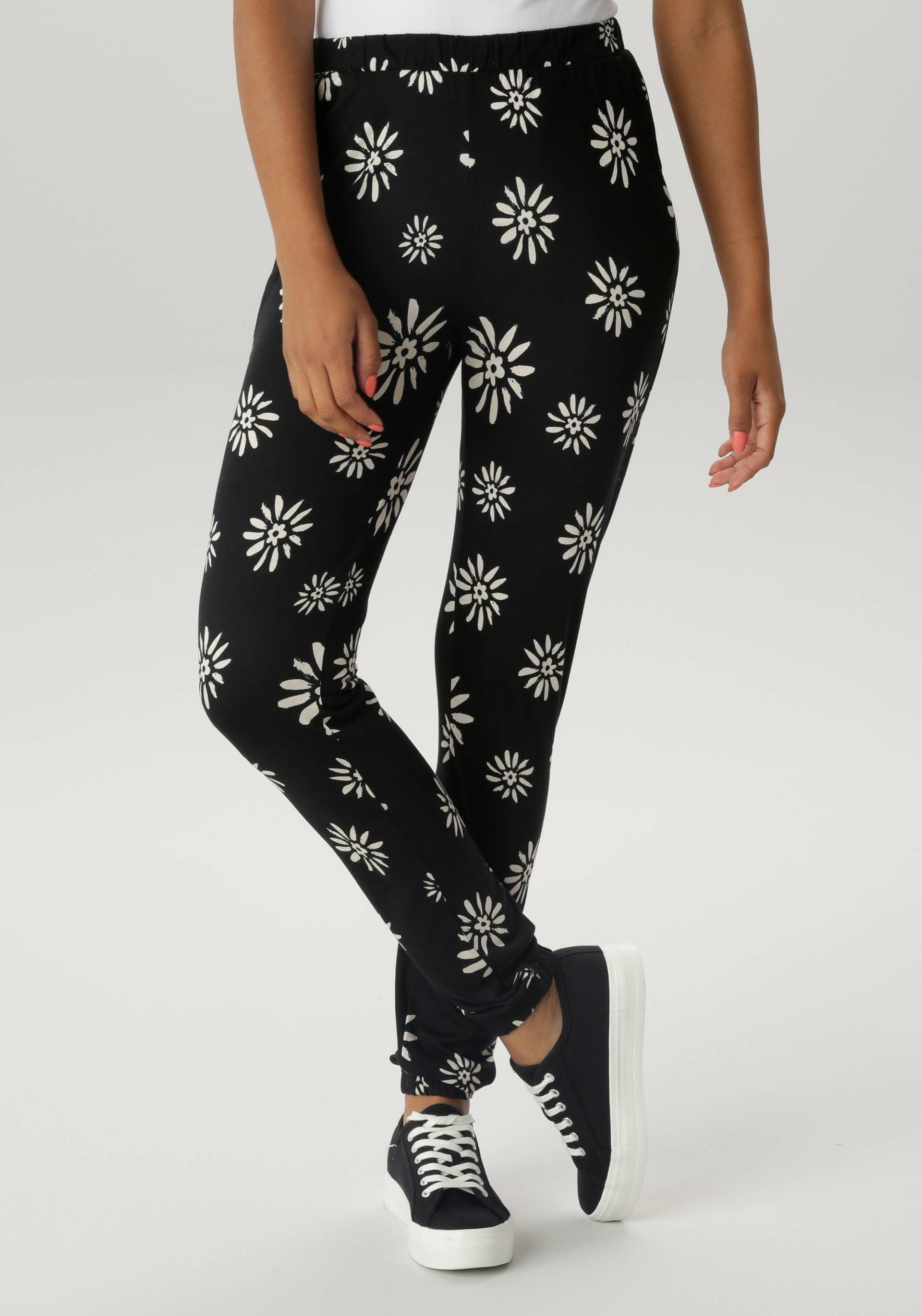 Aniston SELECTED Schlupfhose, mit trendigen Blütenprint allover - NEUE KOLLEKTION Aniston SELECTED Schlupfhose, mit trendigen Blütenprint allover - NEUE KOLLEKTION von Aniston SELECTED