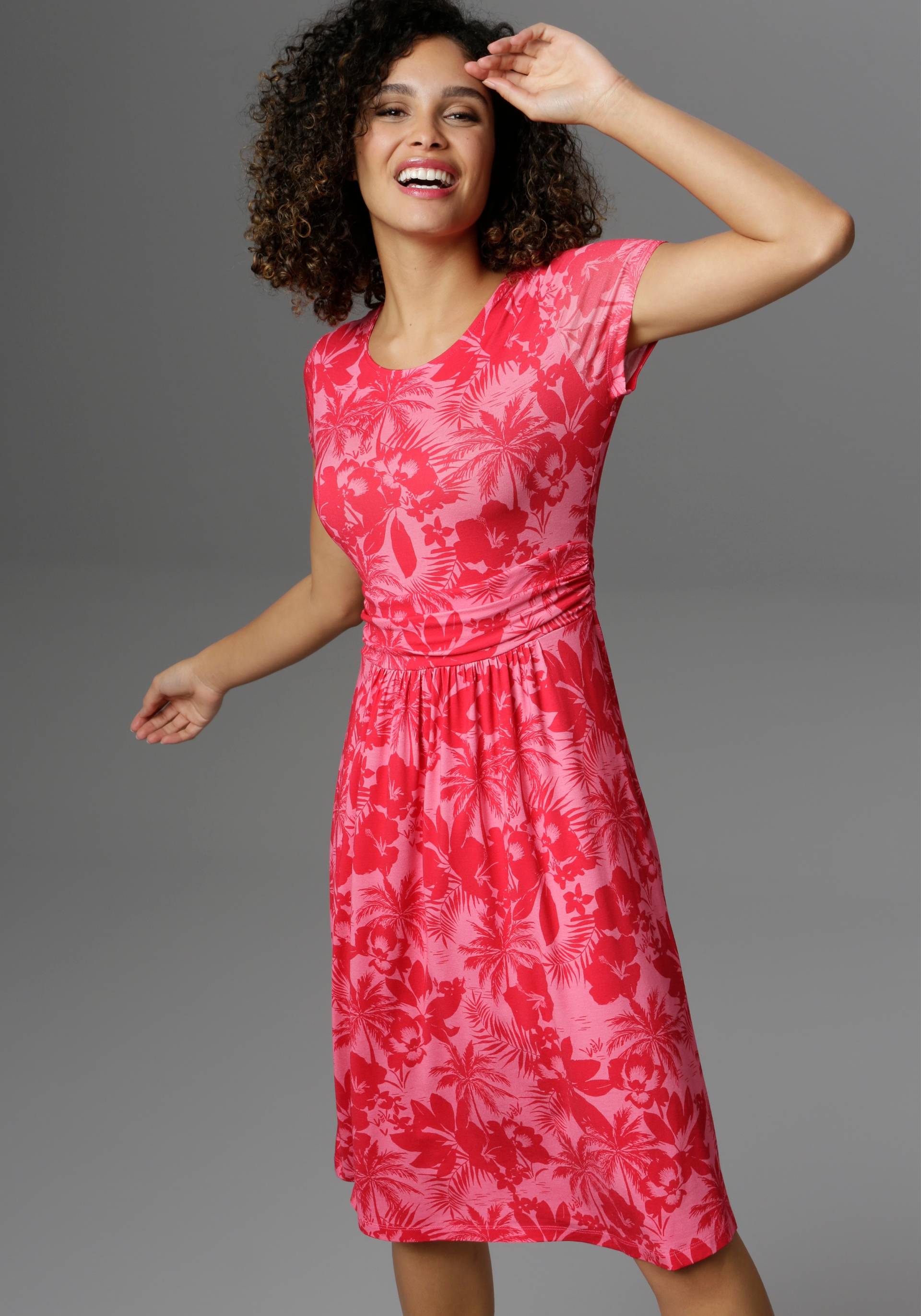Aniston SELECTED Sommerkleid, mit Palmen und Blüten in Knallfarbe Aniston SELECTED Sommerkleid, mit Palmen und Blüten in Knallfarbe von Aniston SELECTED