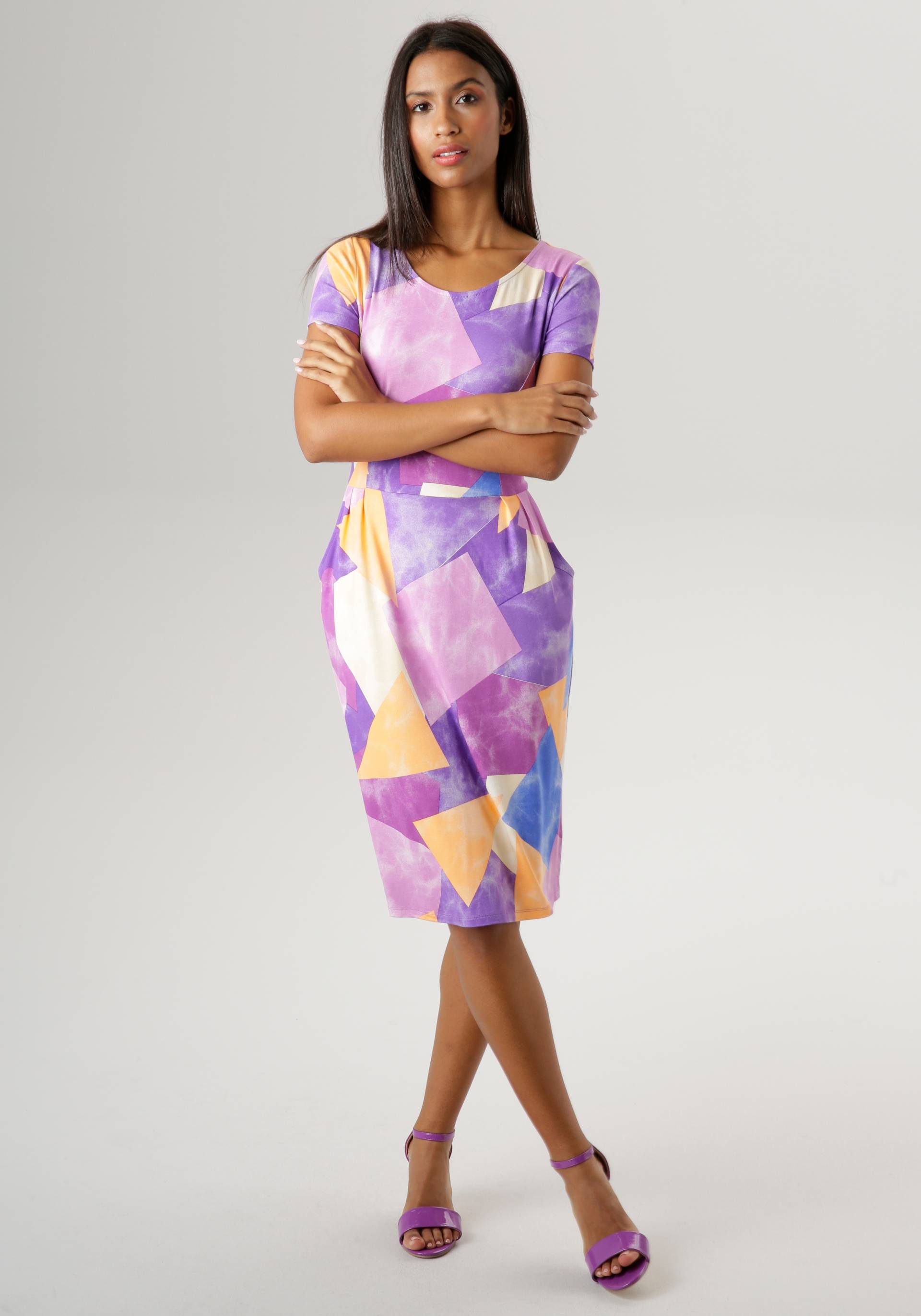 Aniston SELECTED Sommerkleid, mit farbenfrohem Druck und praktischen Taschen Aniston SELECTED Sommerkleid, mit farbenfrohem Druck und praktischen Taschen von Aniston SELECTED