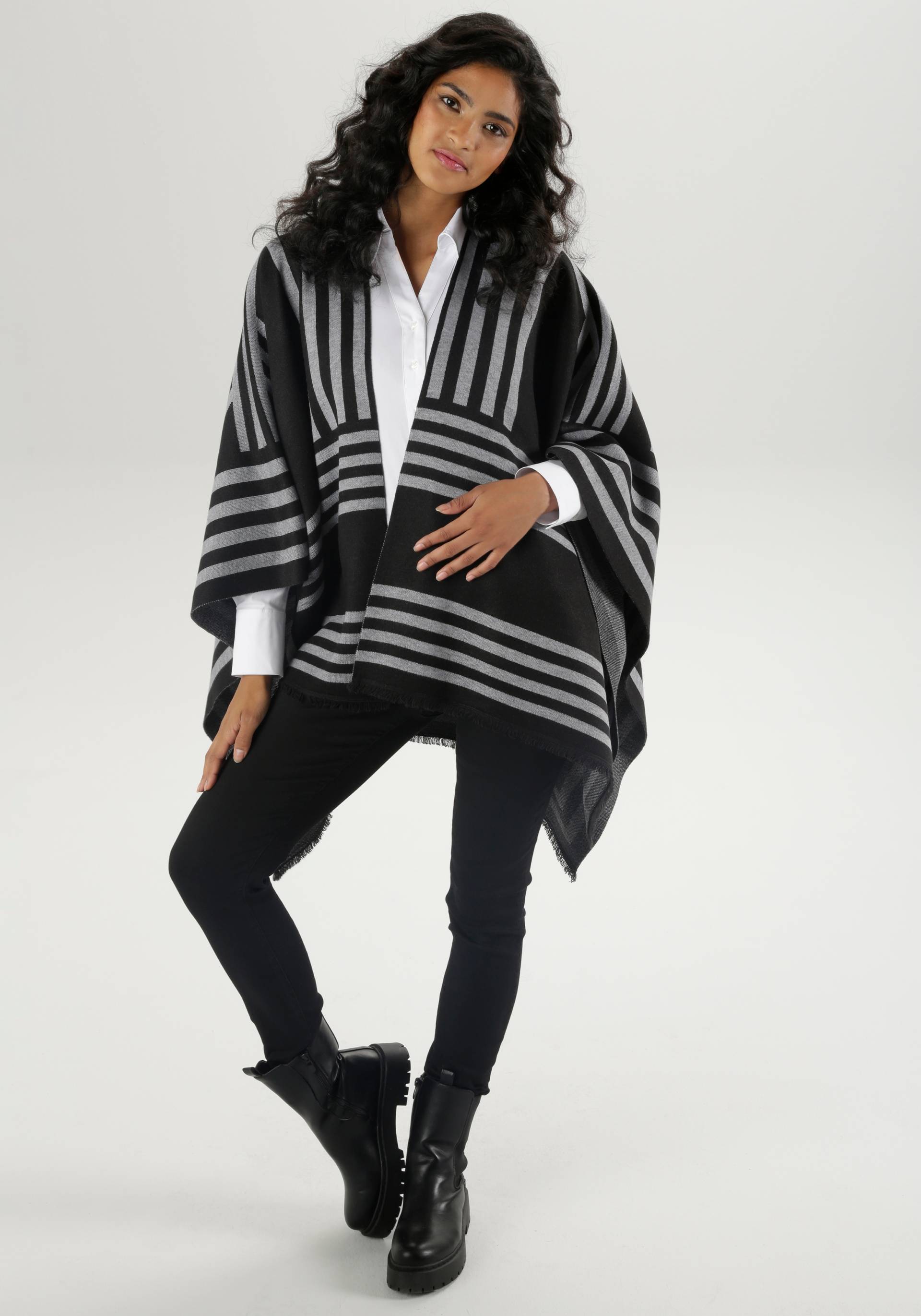 Aniston SELECTED Strickponcho, Cape mit Fransen Aniston SELECTED Strickponcho, Cape mit Fransen von Aniston SELECTED
