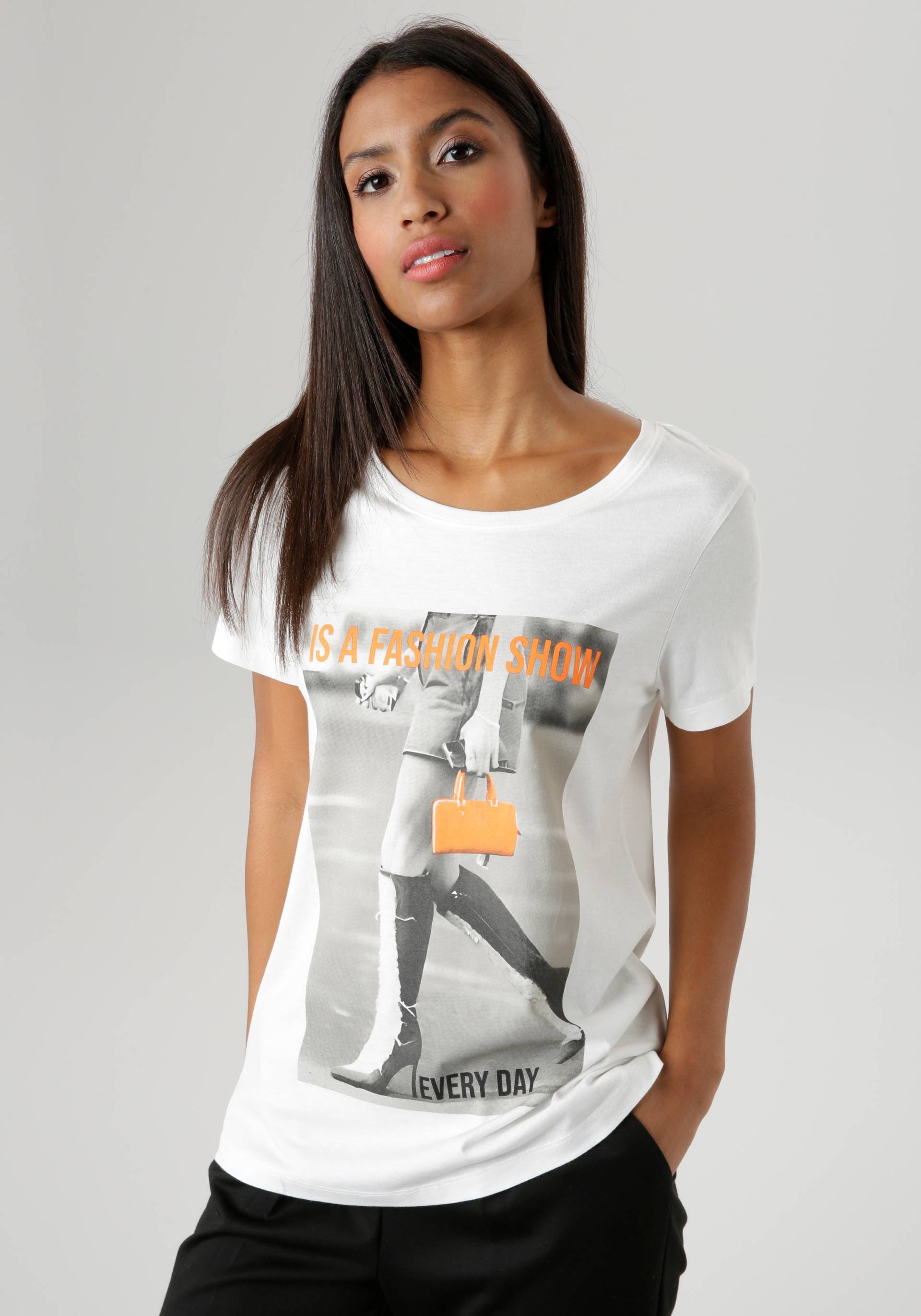 Aniston SELECTED T-Shirt von Aniston SELECTED