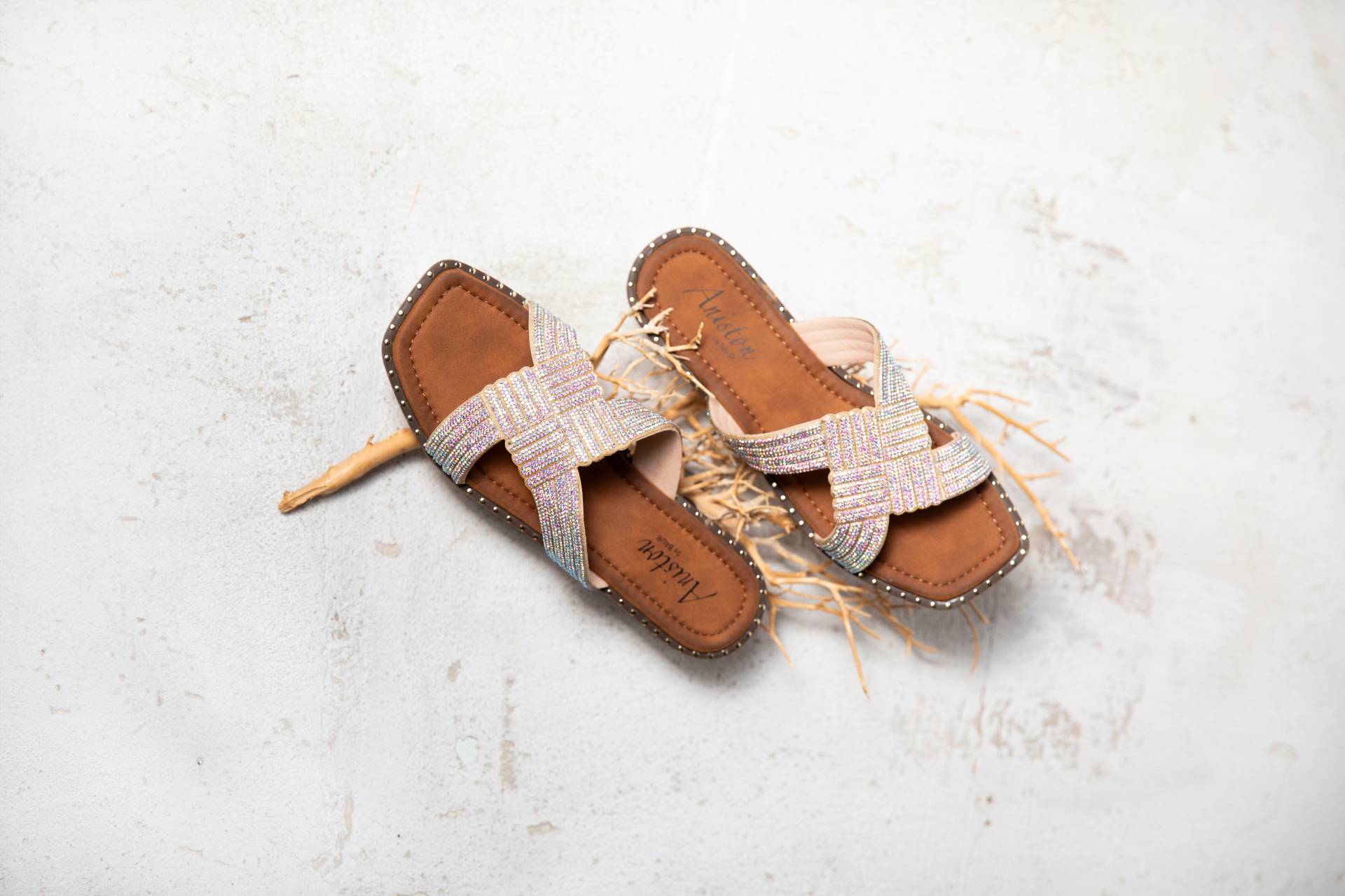 Aniston SHOES Pantolette, Flat, Sommerschuh, Strandschuh, Glitzersteine - NEUE KOLLEKTION Aniston SHOES Pantolette, Flat, Sommerschuh, Strandschuh, Glitzersteine - NEUE KOLLEKTION von Aniston SHOES