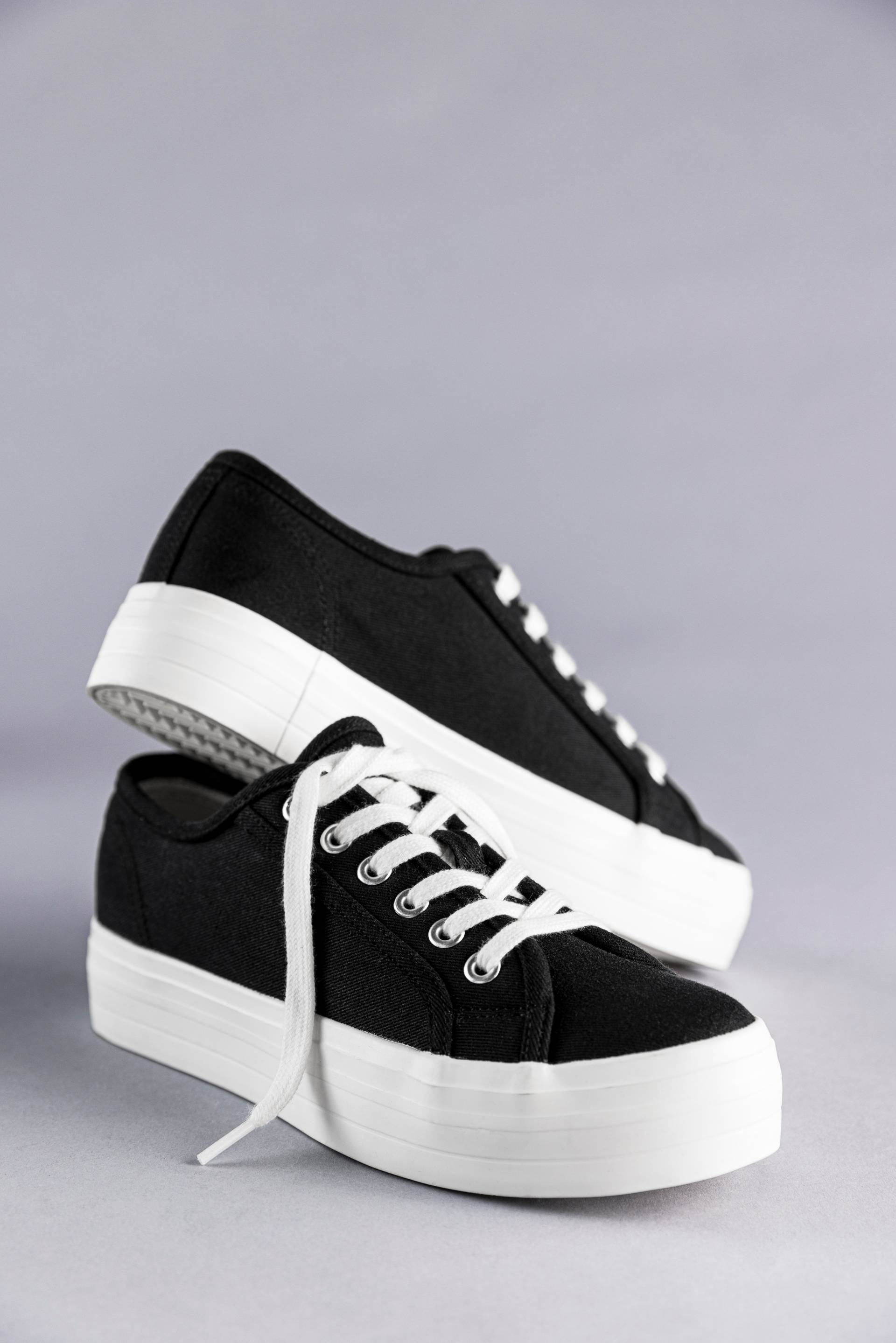 Aniston SHOES Plateausneaker, Freízeitschuh, Basic-Sneaker, Schnürschuh - NEUE KOLLEKTION Aniston SHOES Plateausneaker, Freízeitschuh, Basic-Sneaker, Schnürschuh - NEUE KOLLEKTION von Aniston SHOES
