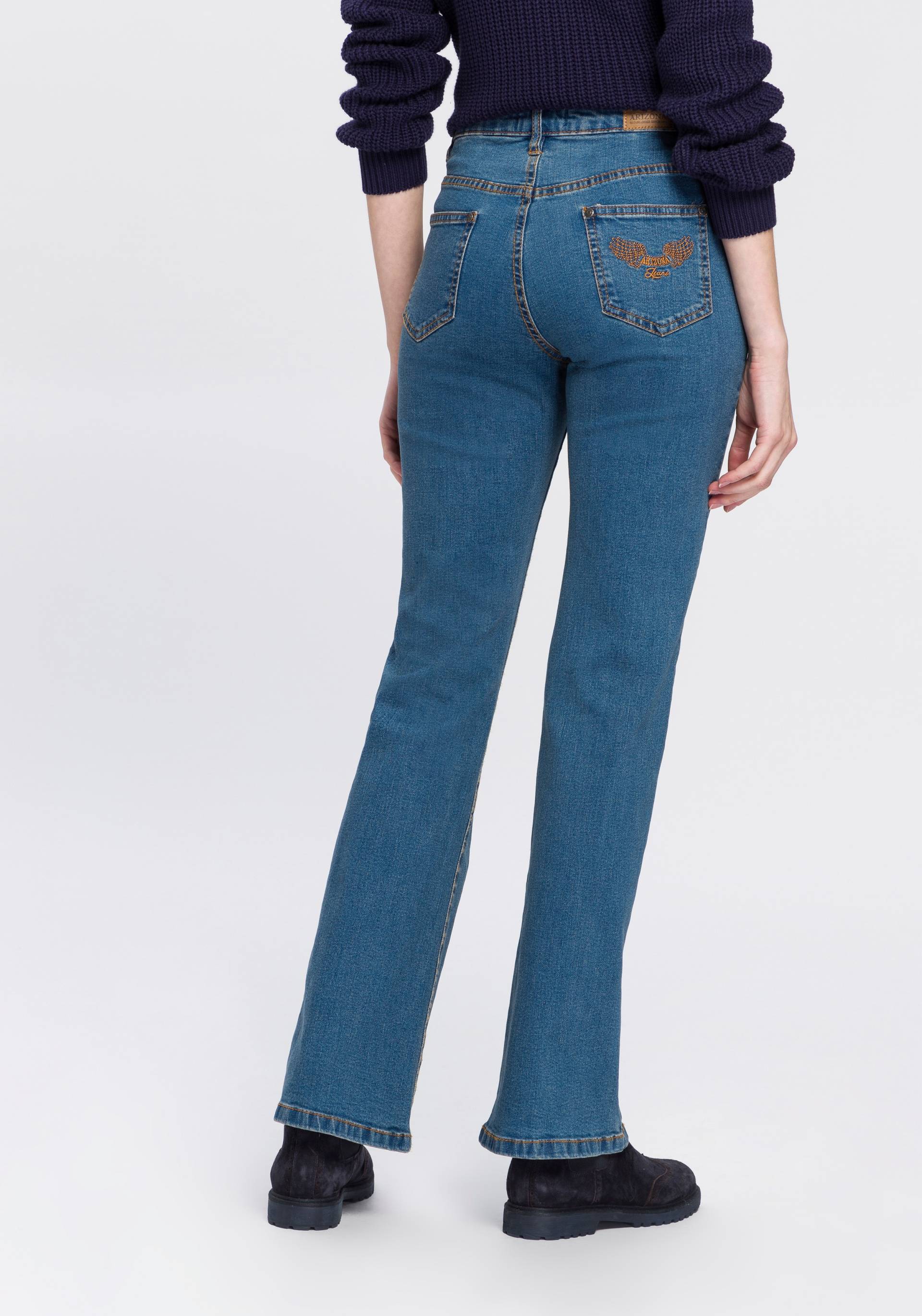 Arizona Bootcut-Jeans »Comfort-Fit«, ausgestellte Beinform, mit Eingrifftaschen, High-Waist Arizona Bootcut-Jeans »Comfort-Fit«, ausgestellte Beinform, mit Eingrifftaschen, High-Waist von Arizona