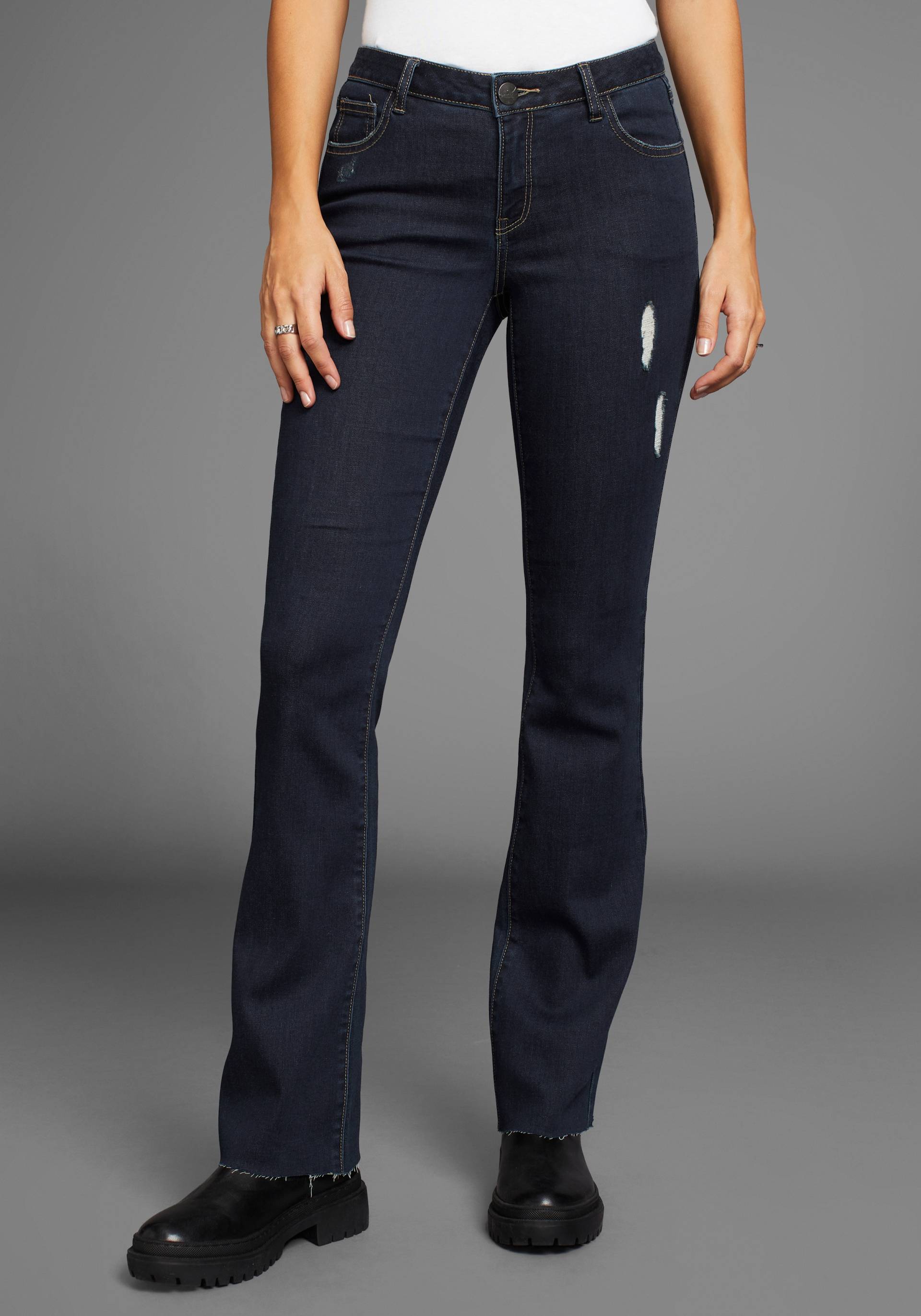 Arizona Bootcut-Jeans »Ultra-Stretch«, ausgestellte Beinform, modischer Used-Look, normale Leibhöhe Arizona Bootcut-Jeans »Ultra-Stretch«, ausgestellte Beinform, modischer Used-Look, normale Leibhöhe von Arizona