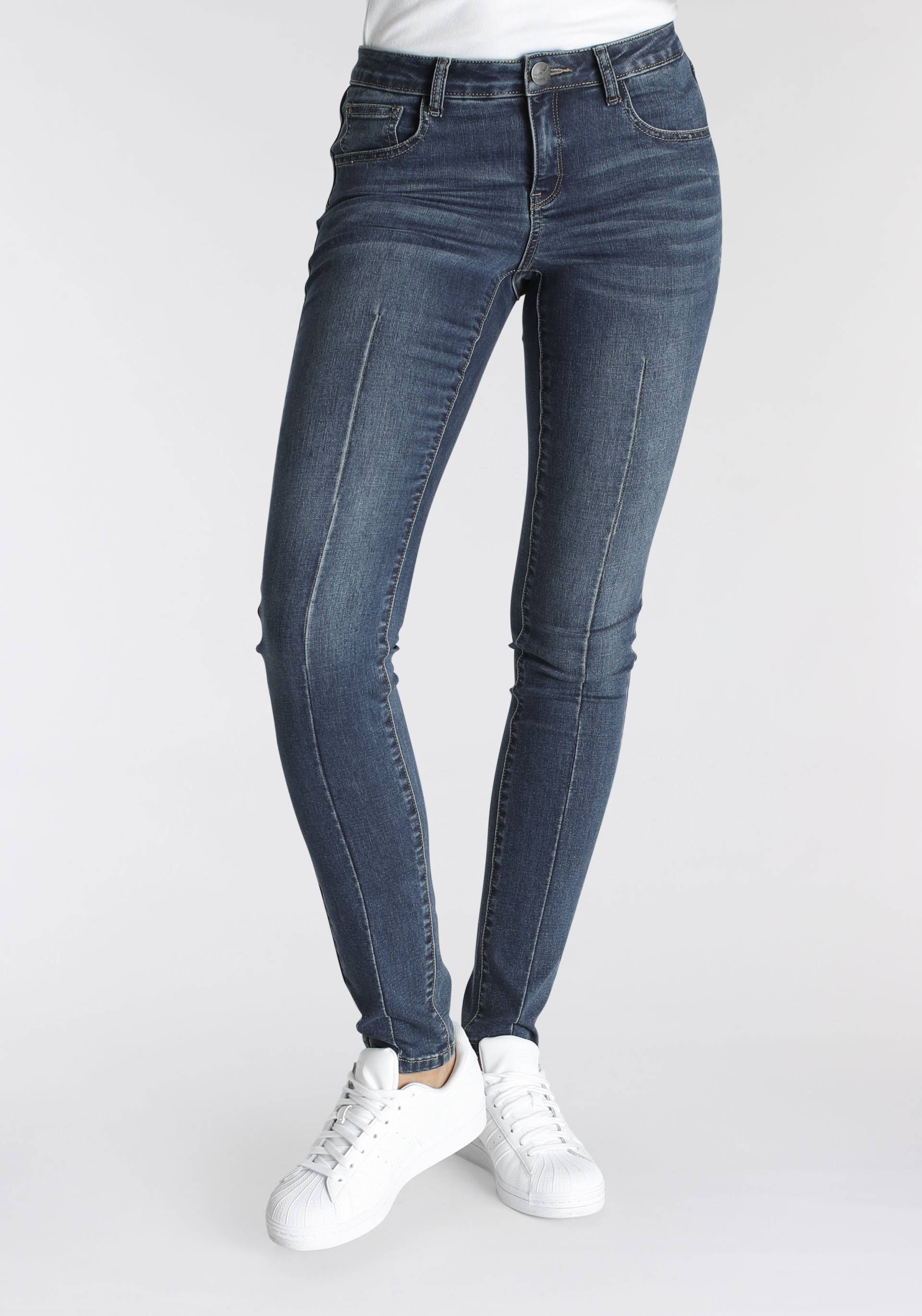 Arizona Skinny-fit-Jeans »Ultra-Stretch, sehr bequem, gut zu kombinieren«, Mid Waist high performance stretch Denim normale Leibhöhe figurbetont von Arizona