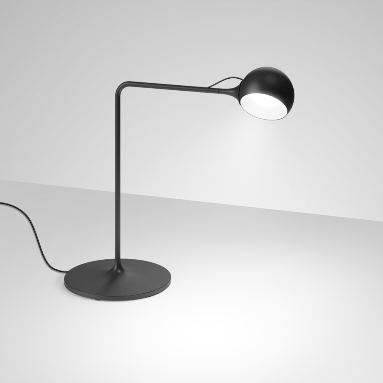 Ixa Table LED Tischleuchte, Farbe anthrazit Ixa Table LED Tischleuchte, Farbe anthrazit von Artemide