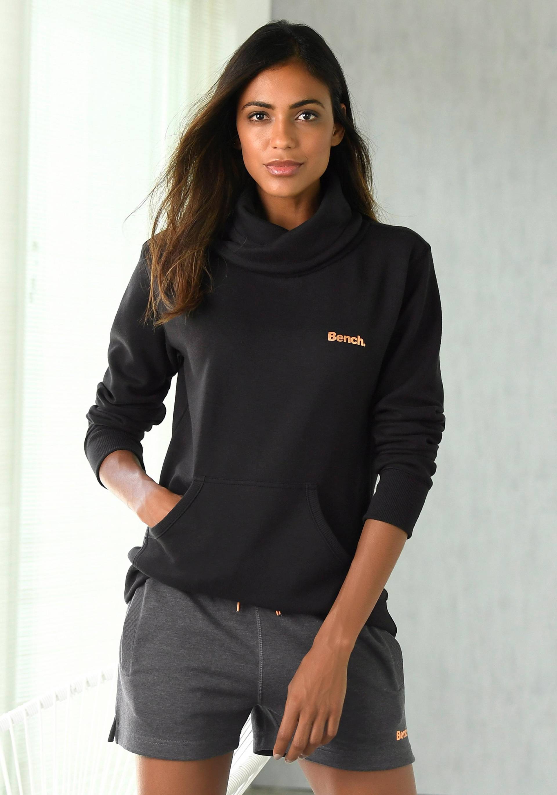 Bench. Loungewear Longsweatshirt »mit Stehkragen in Layeroptik« von Bench. Loungewear