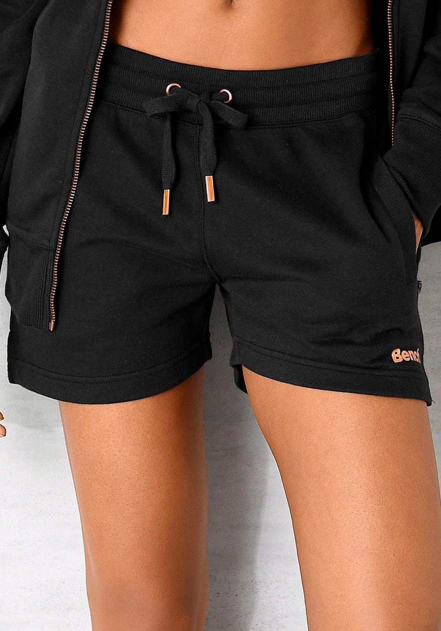 Bench. Loungewear Relaxshorts »-Kurze Sweathose« von Bench. Loungewear