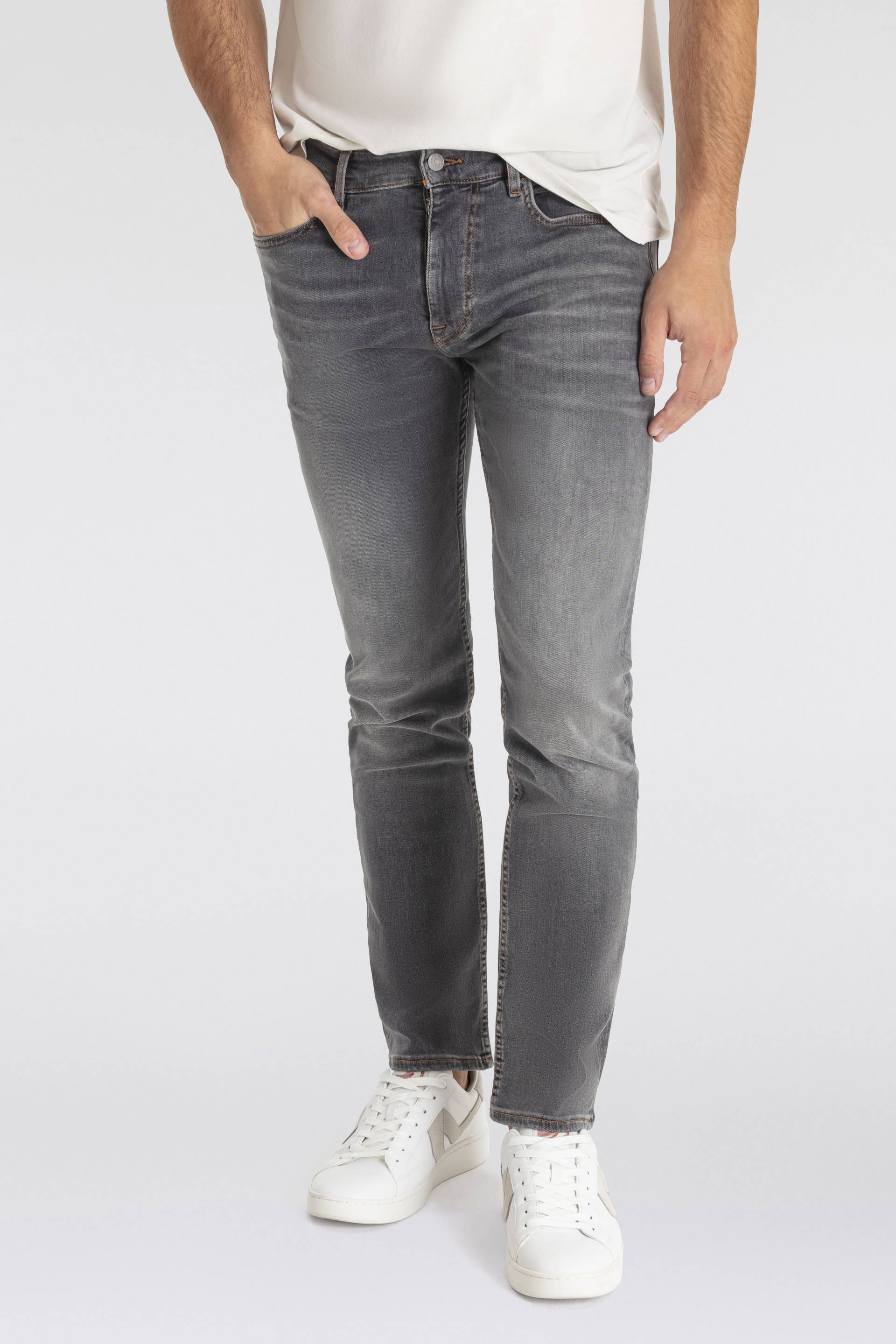 BOSS ORANGE Slim-fit-Jeans »DELAWARE BO«, mit BOSS Leder-Badge BOSS ORANGE Slim-fit-Jeans »DELAWARE BO«, mit BOSS Leder-Badge von BOSS ORANGE