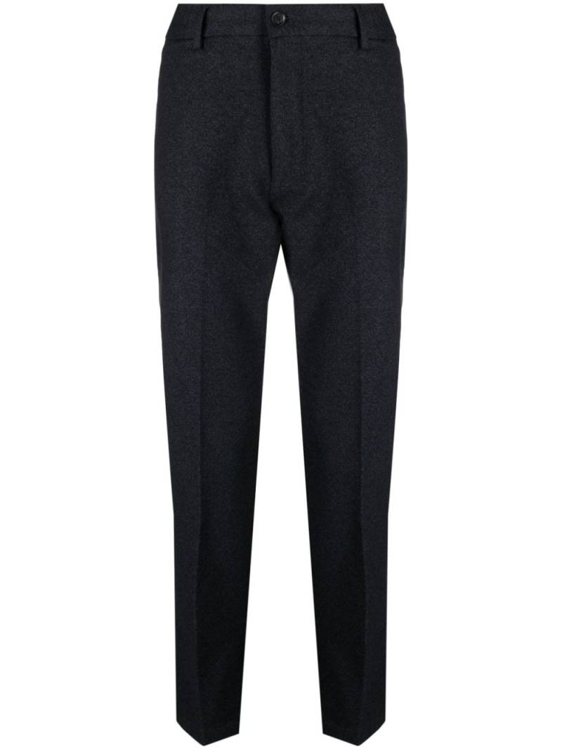 BOSS logo-patch tapered trousers - Black von BOSS