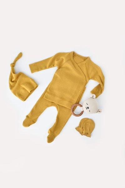 4 Stk Set, Hose, T-shirt, Mütze, Fausthandschuhe Unisex Senfgelb 56 von BabyCosy Organic