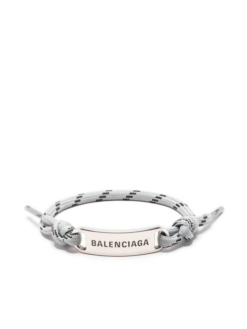 Balenciaga logo-engraved plate bracelet - Grey von Balenciaga