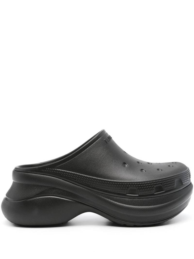 Balenciaga x Crocs logo-embossed platform mules - Black von Balenciaga