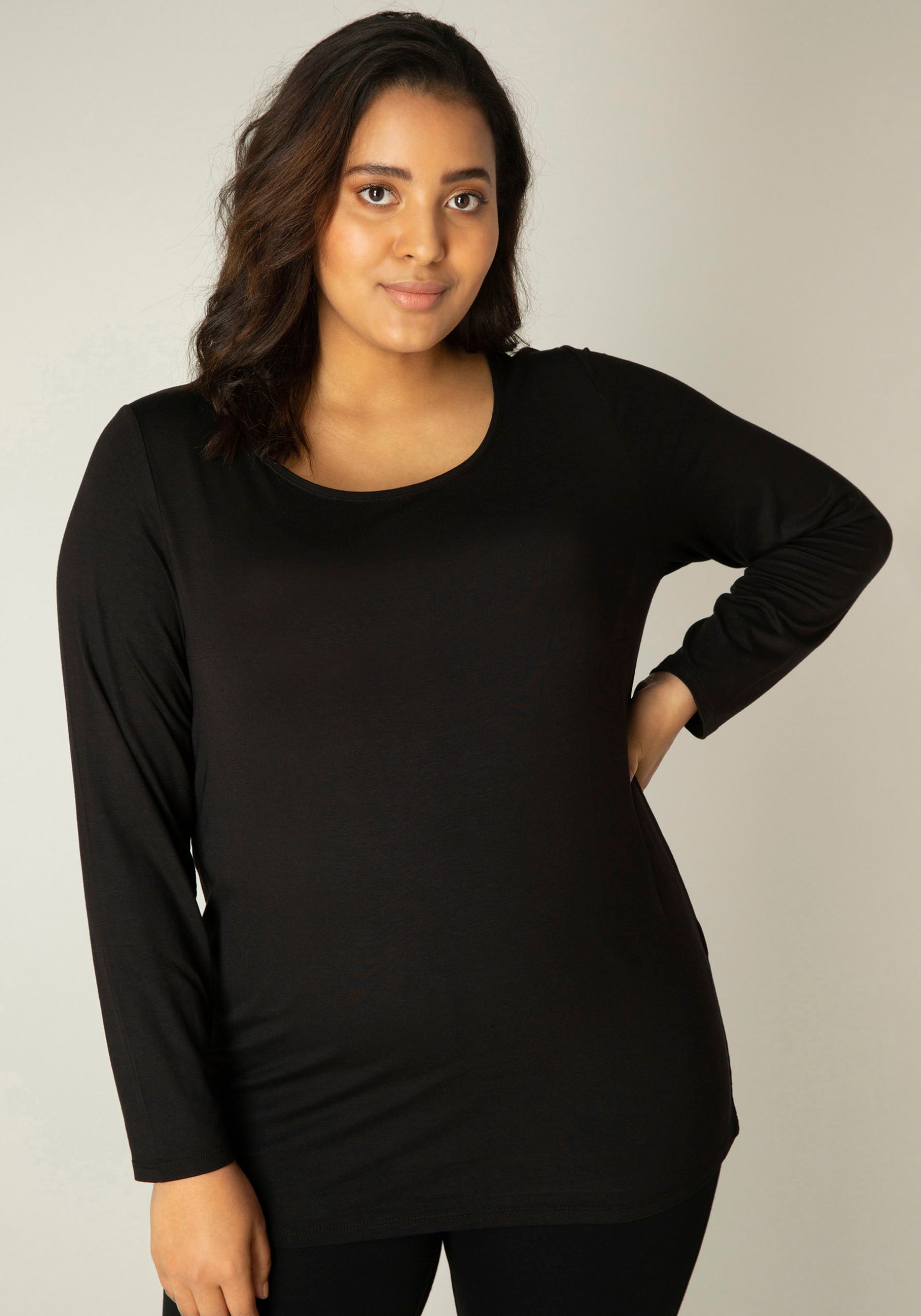 Base Level Curvy Langarmshirt, mit Rundhalsausschnitt von Base Level Curvy