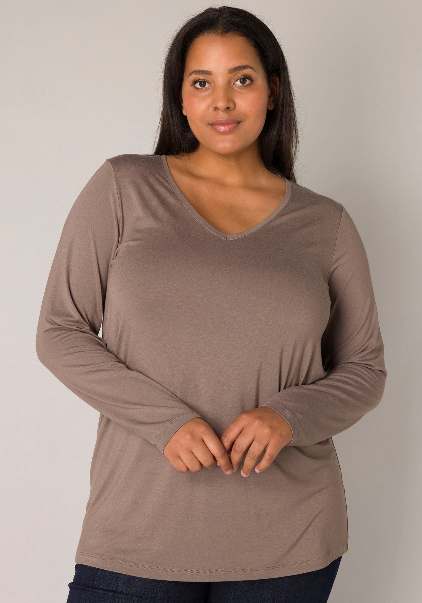 Base Level Curvy Langarmshirt, mit V-Ausschnitt Base Level Curvy Langarmshirt, mit V-Ausschnitt von Base Level Curvy