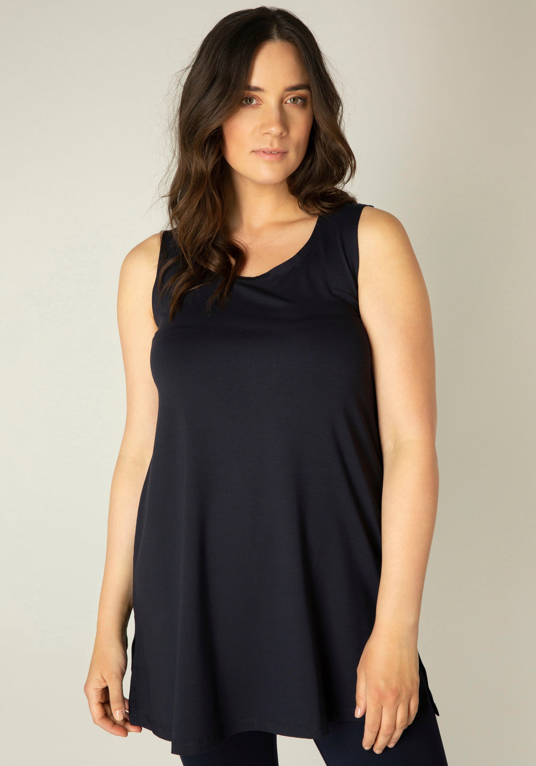Base Level Curvy Longshirt »Abbigale«, Leicht ausgestellte A-Form Base Level Curvy Longshirt »Abbigale«, Leicht ausgestellte A-Form von Base Level Curvy